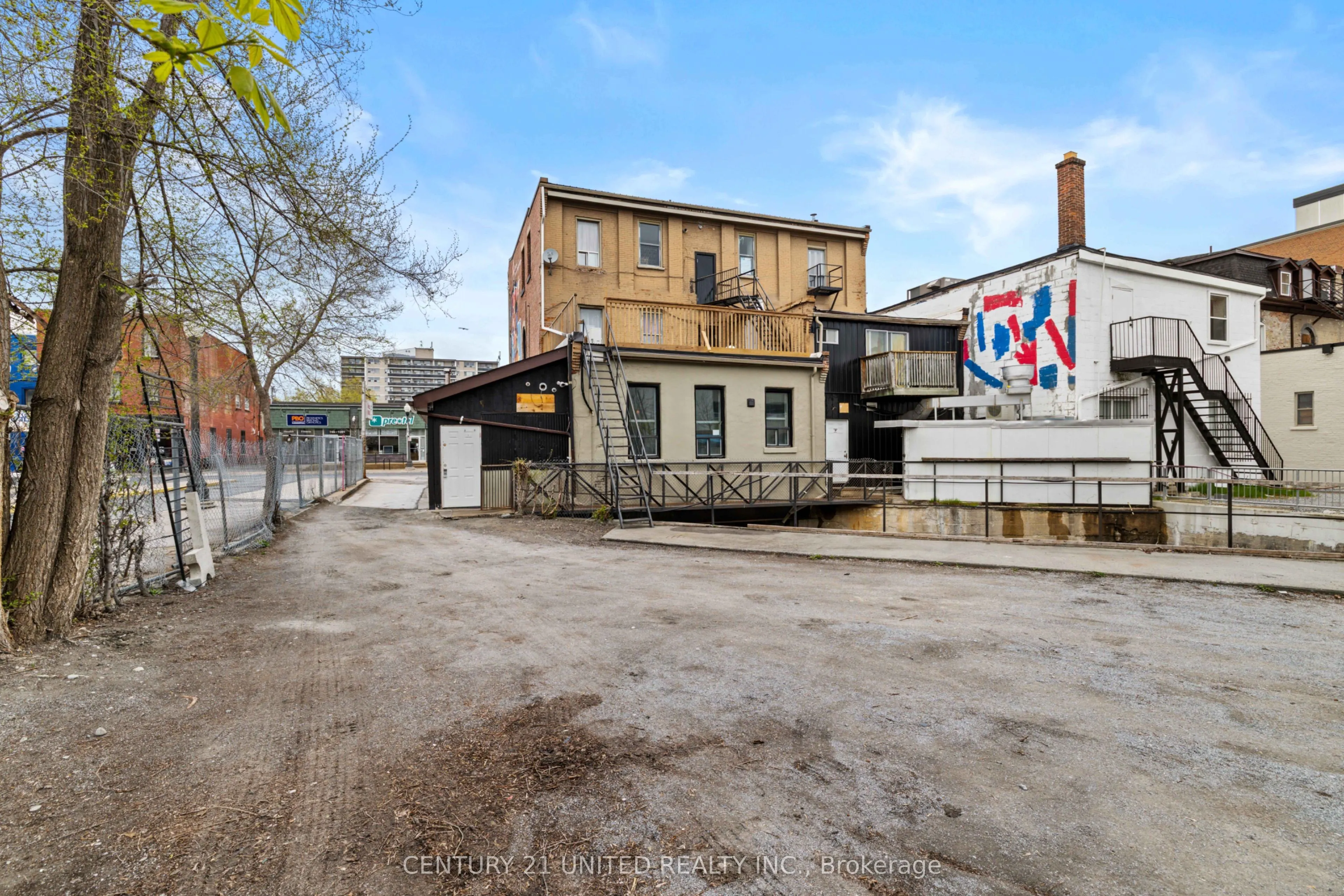 197 Hunter Street W