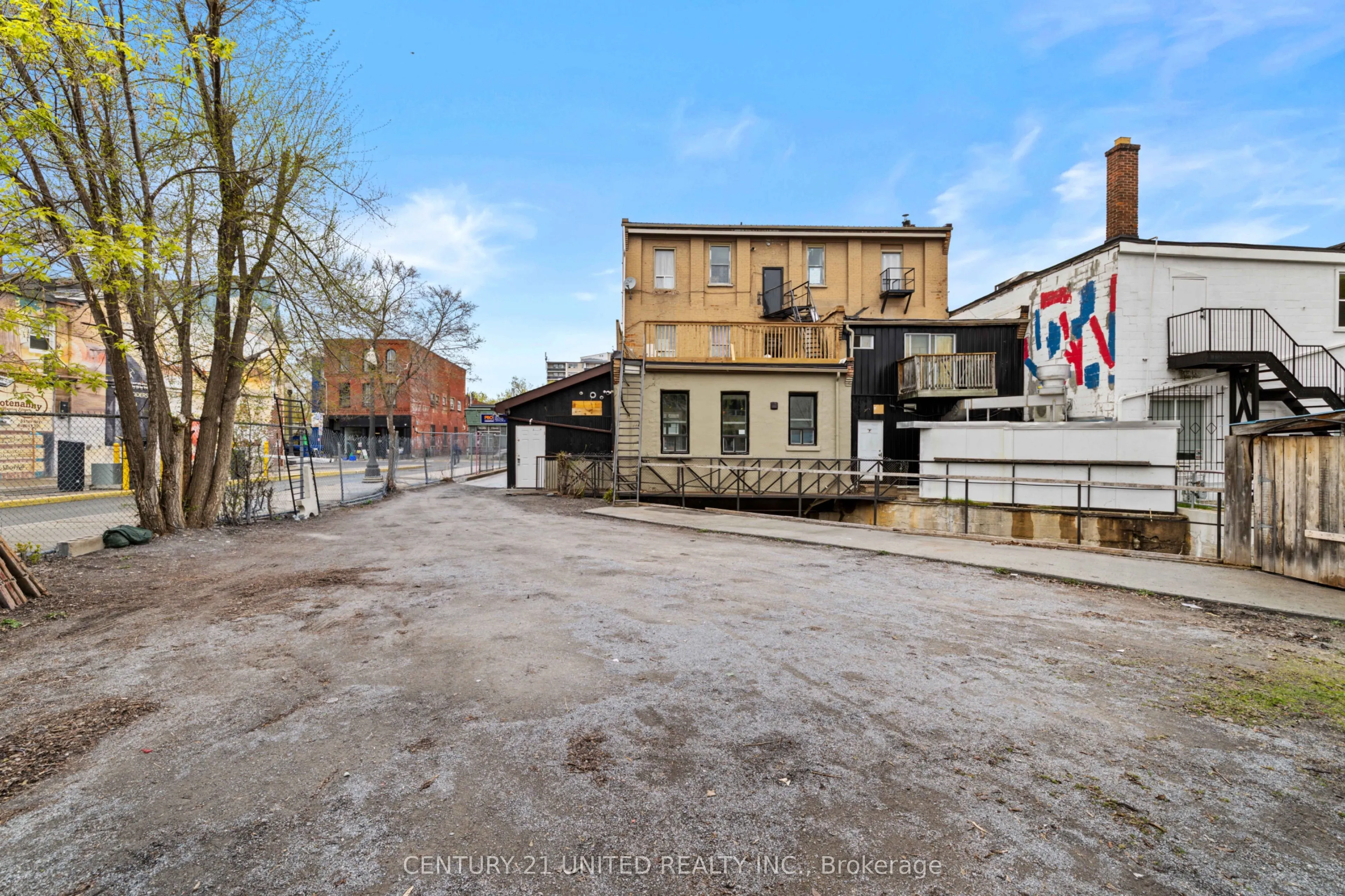 197 Hunter Street W