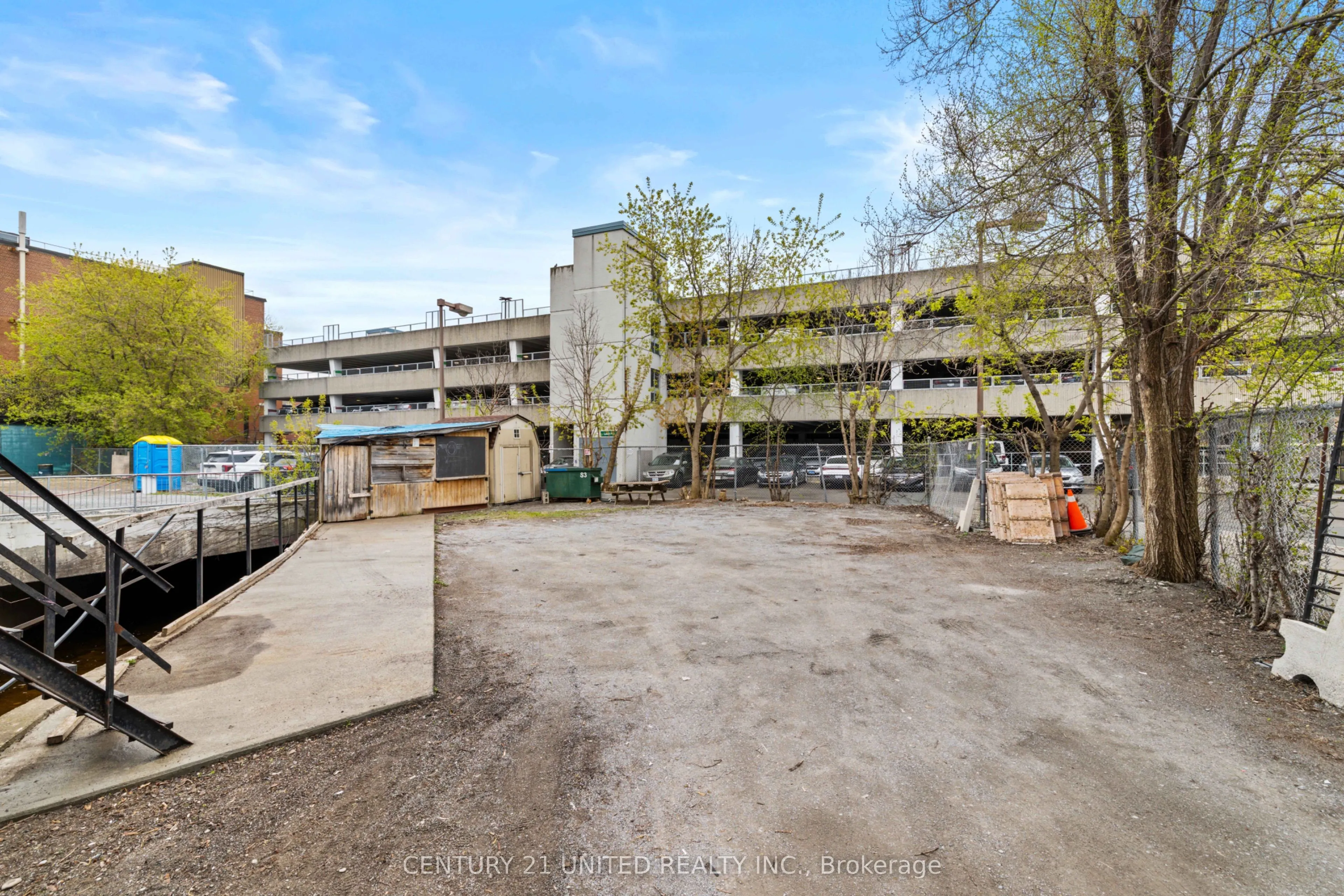 197 Hunter Street W
