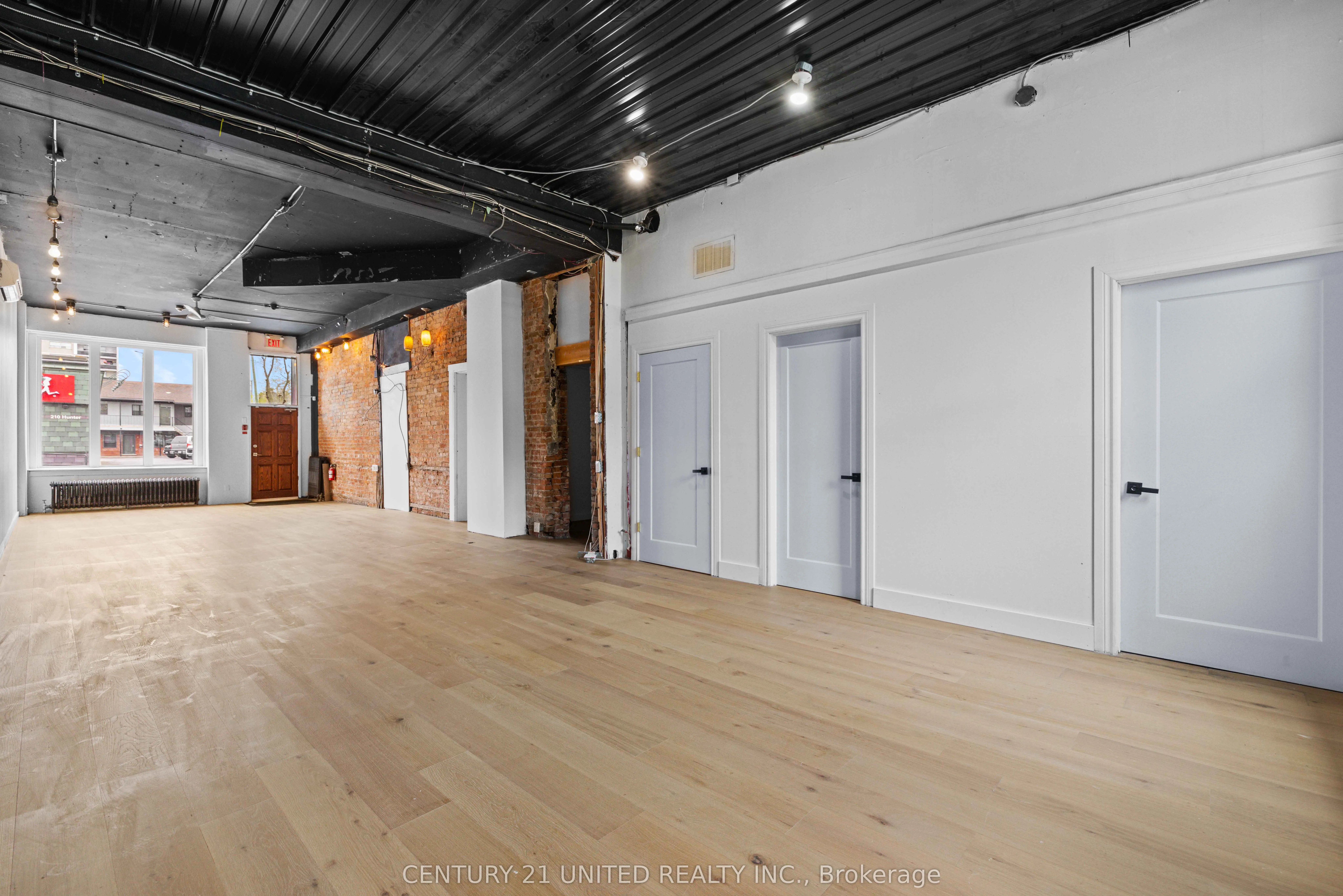 197 Hunter Street W