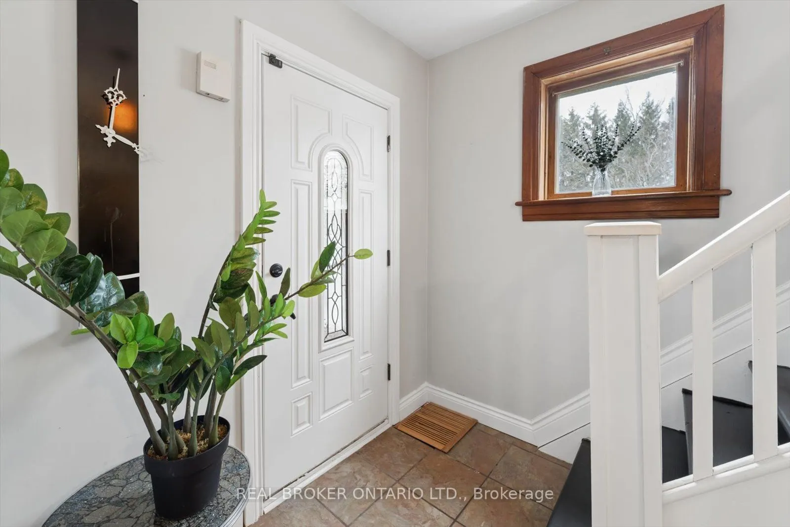 89 Rose Glen Road N