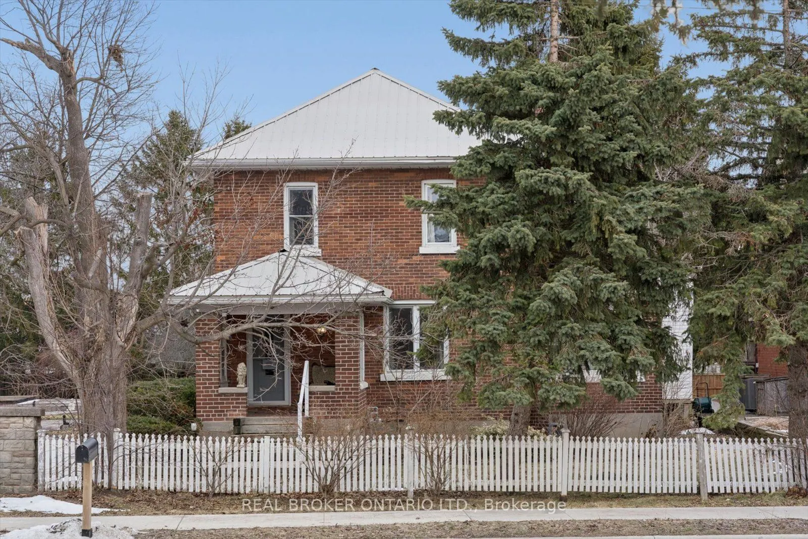 89 Rose Glen Road N