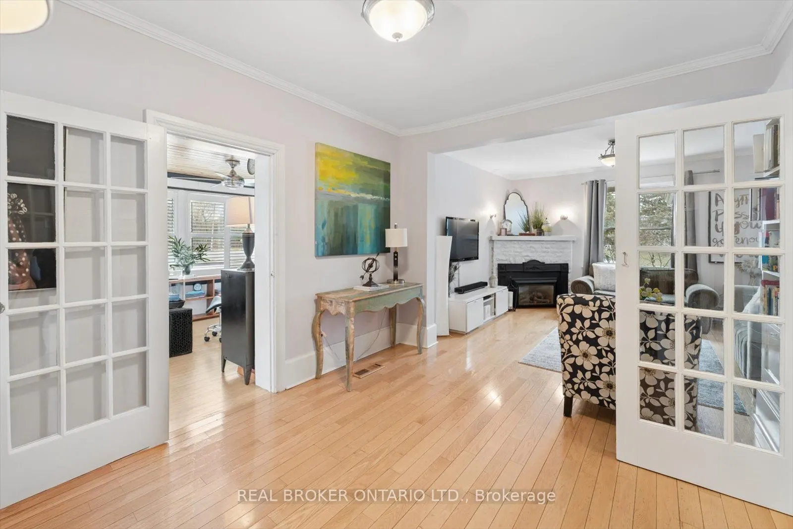 89 Rose Glen Road N
