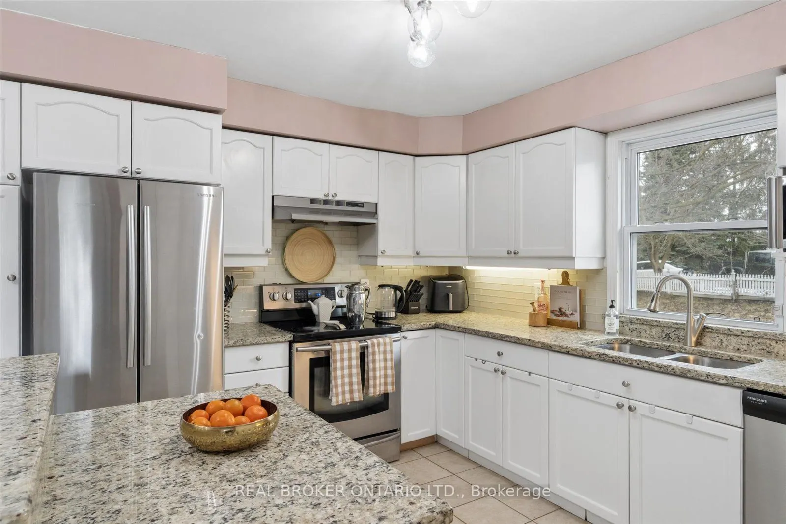 89 Rose Glen Road N