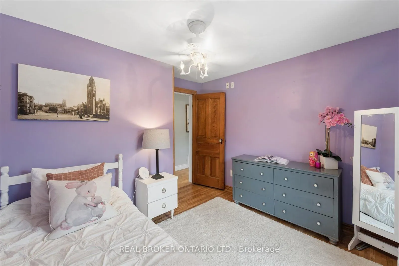 89 Rose Glen Road N