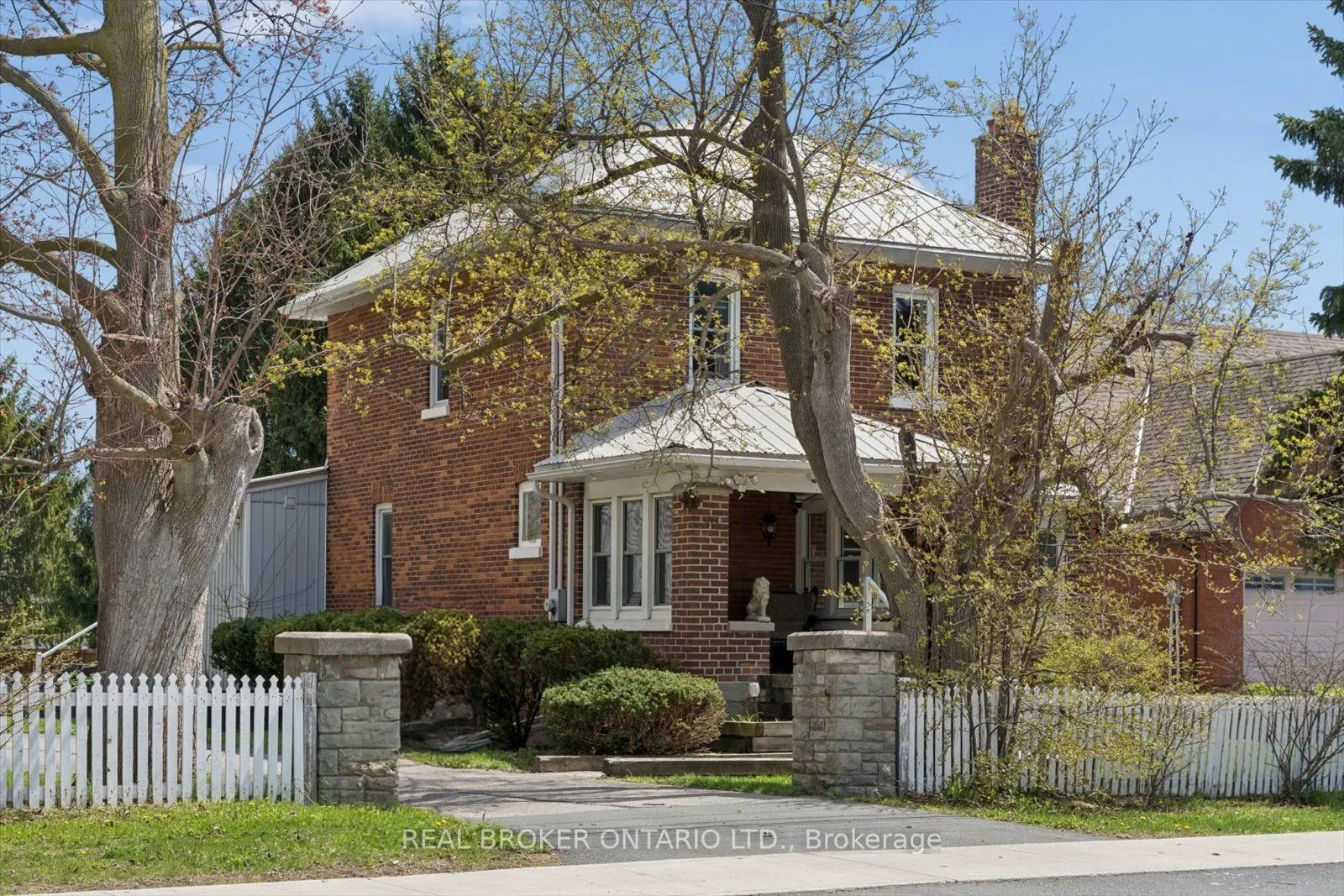 89 Rose Glen Road N