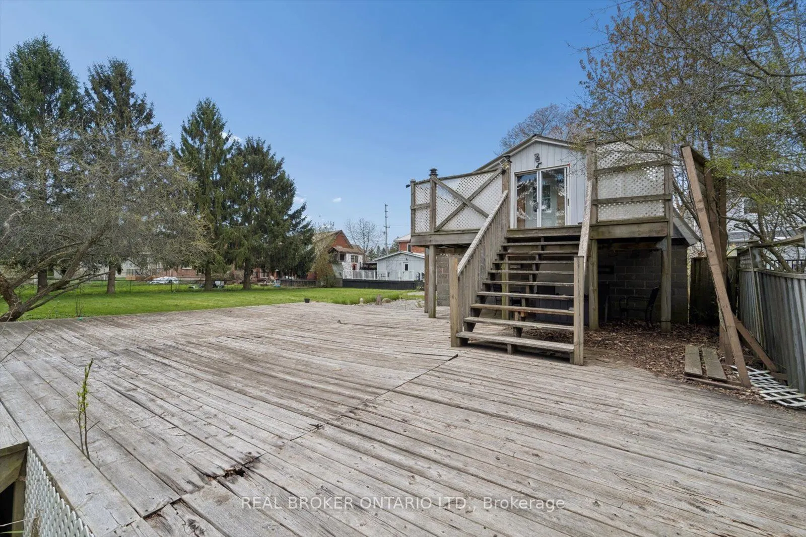 89 Rose Glen Road N
