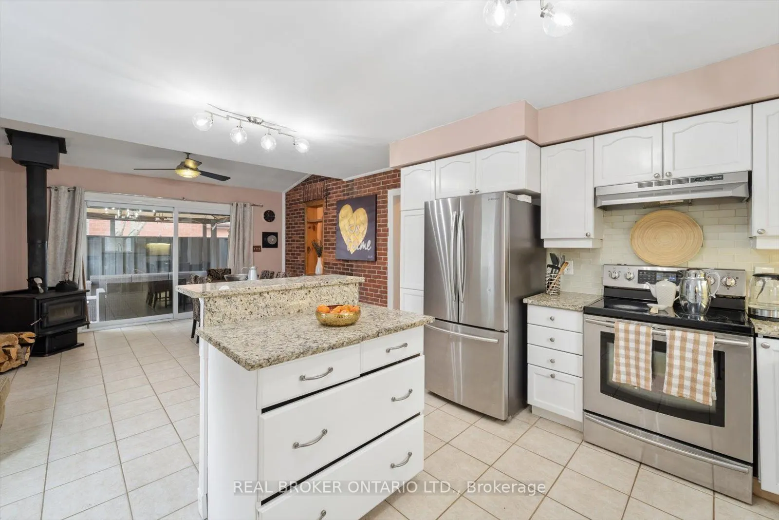 89 Rose Glen Road N