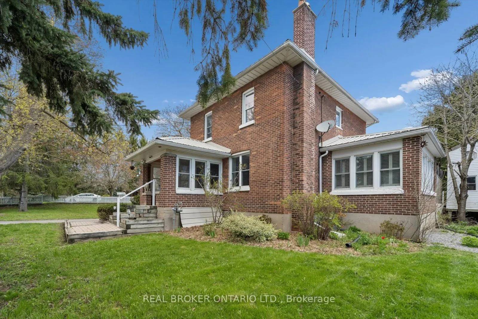 89 Rose Glen Road N