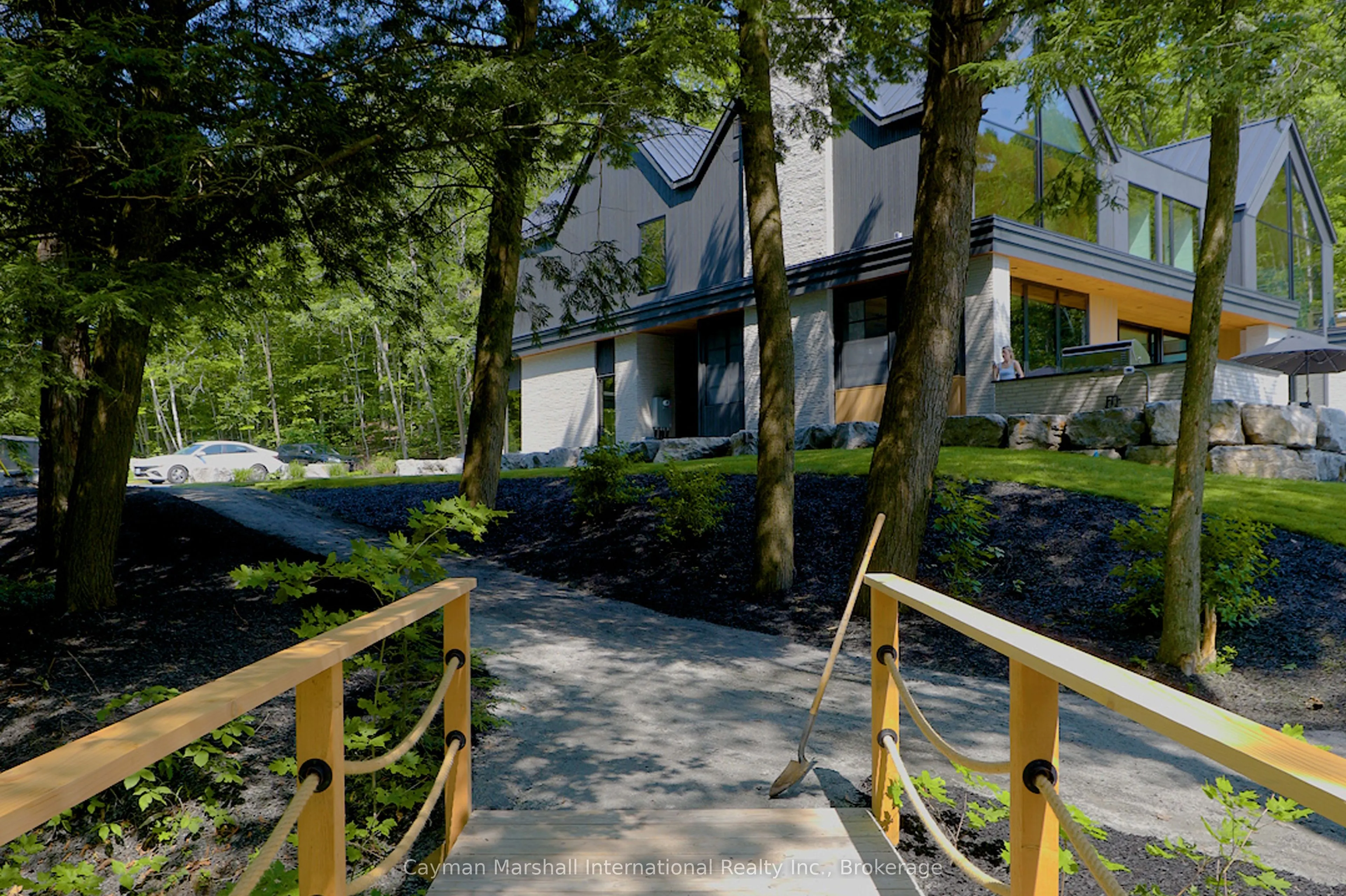 1002 Murphy Road
