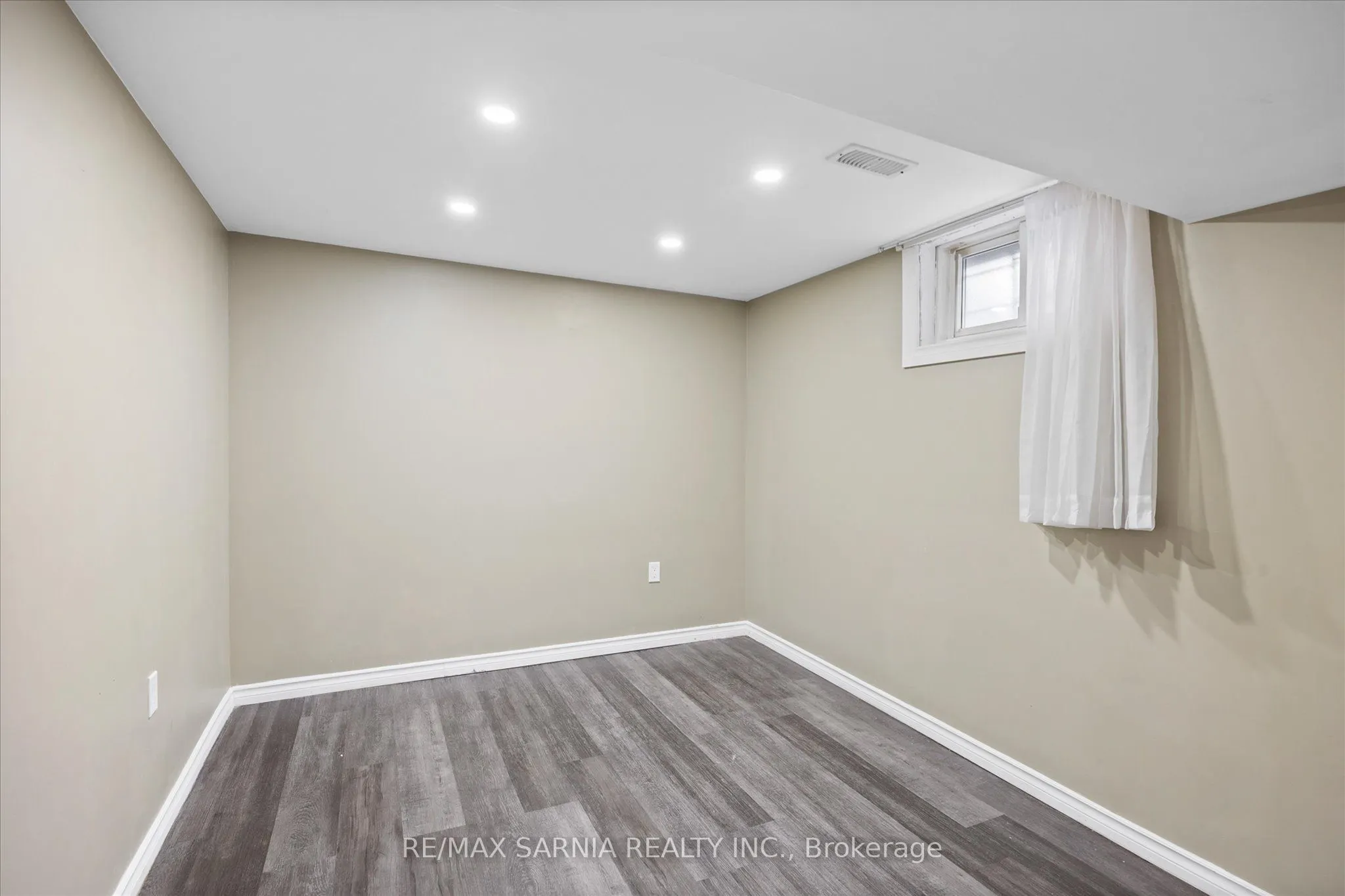 1515 Tourangeau Road