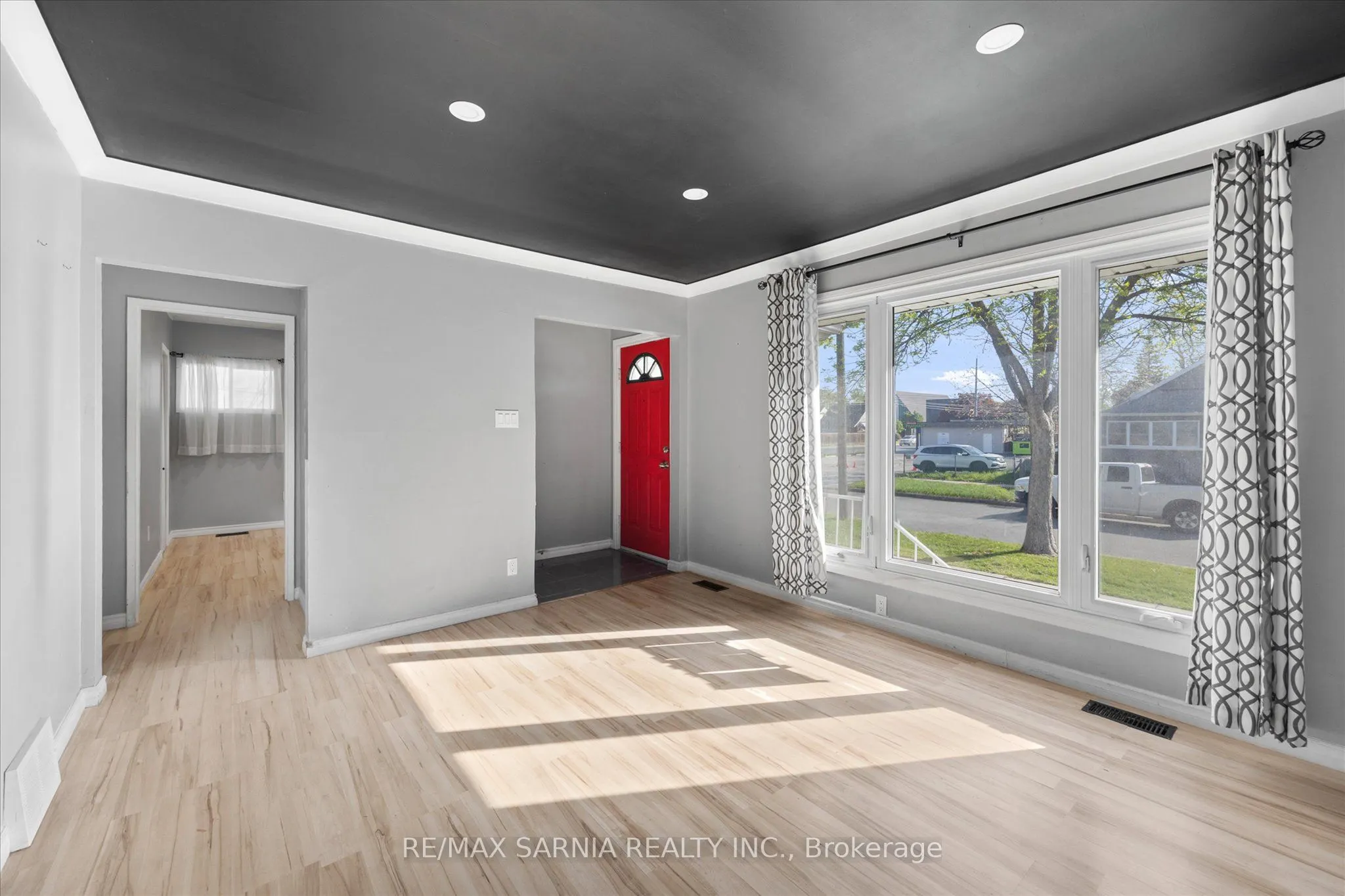 1515 Tourangeau Road