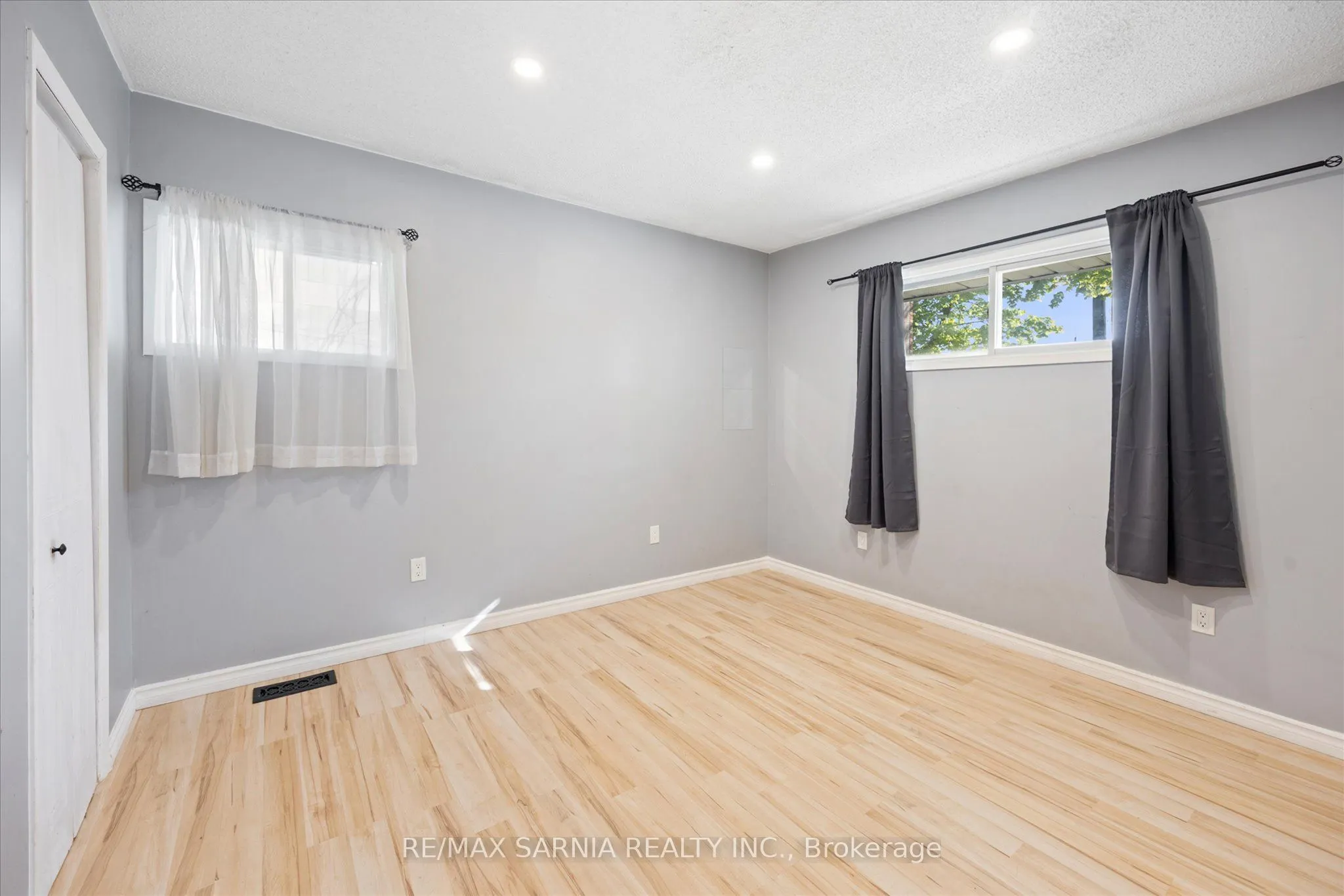1515 Tourangeau Road