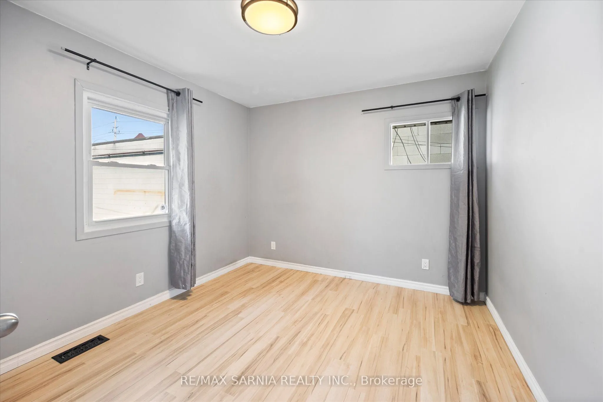 1515 Tourangeau Road