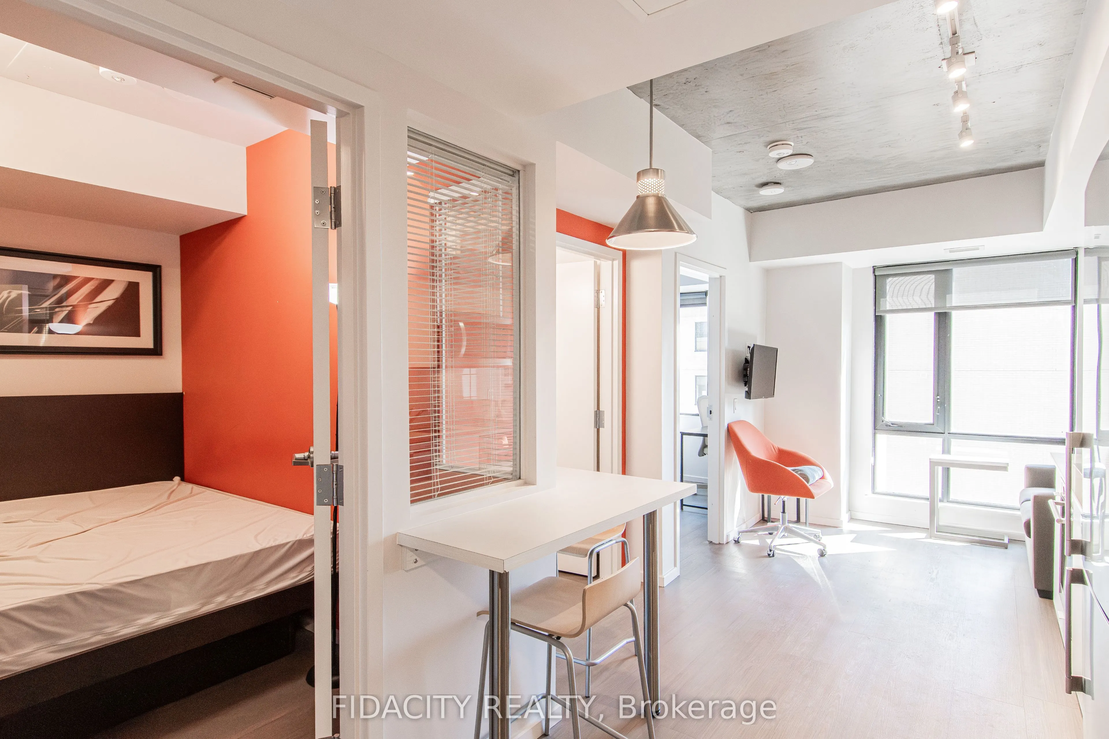 105 Champagne Avenue S #2912