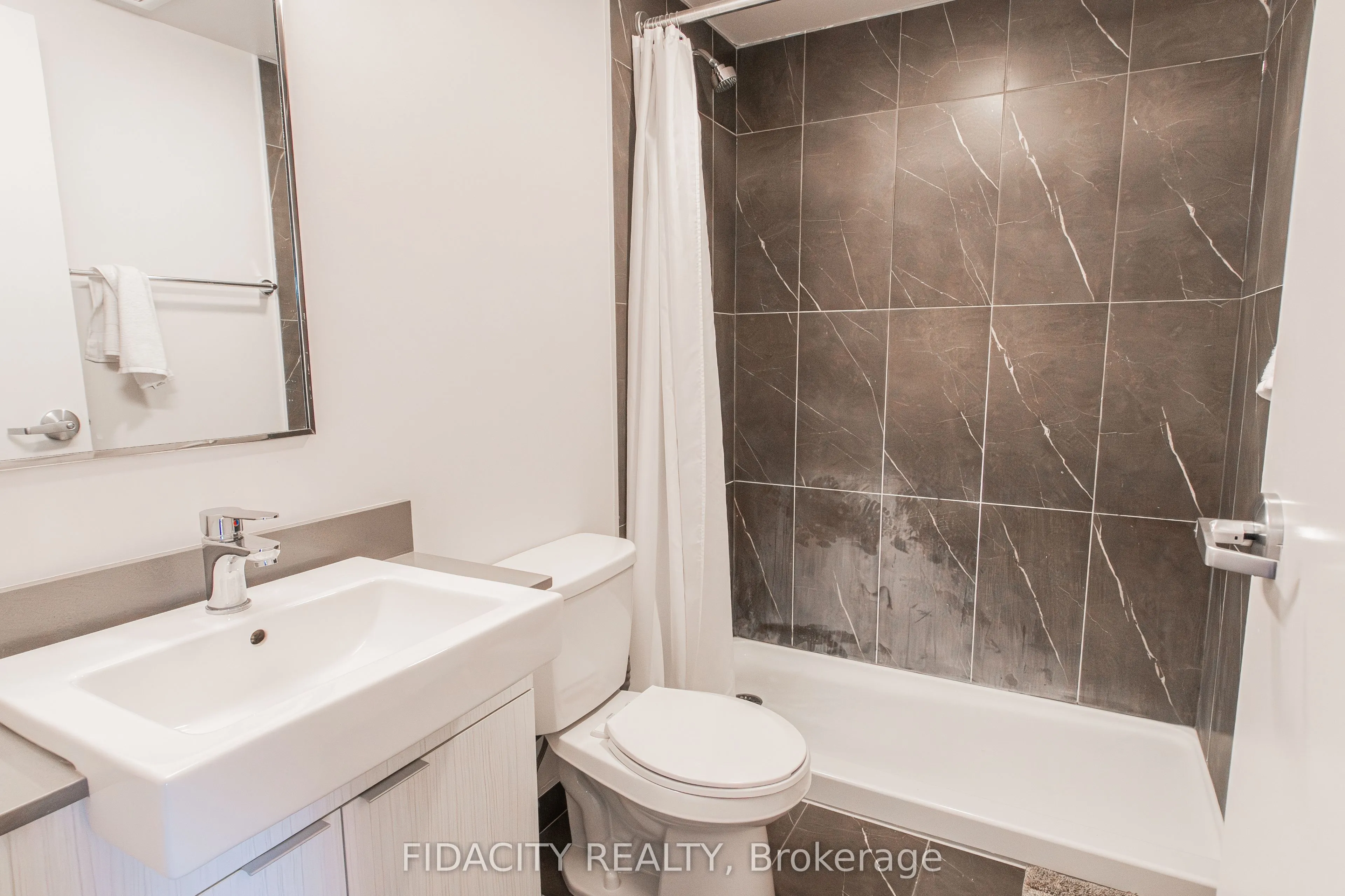 105 Champagne Avenue S #2912