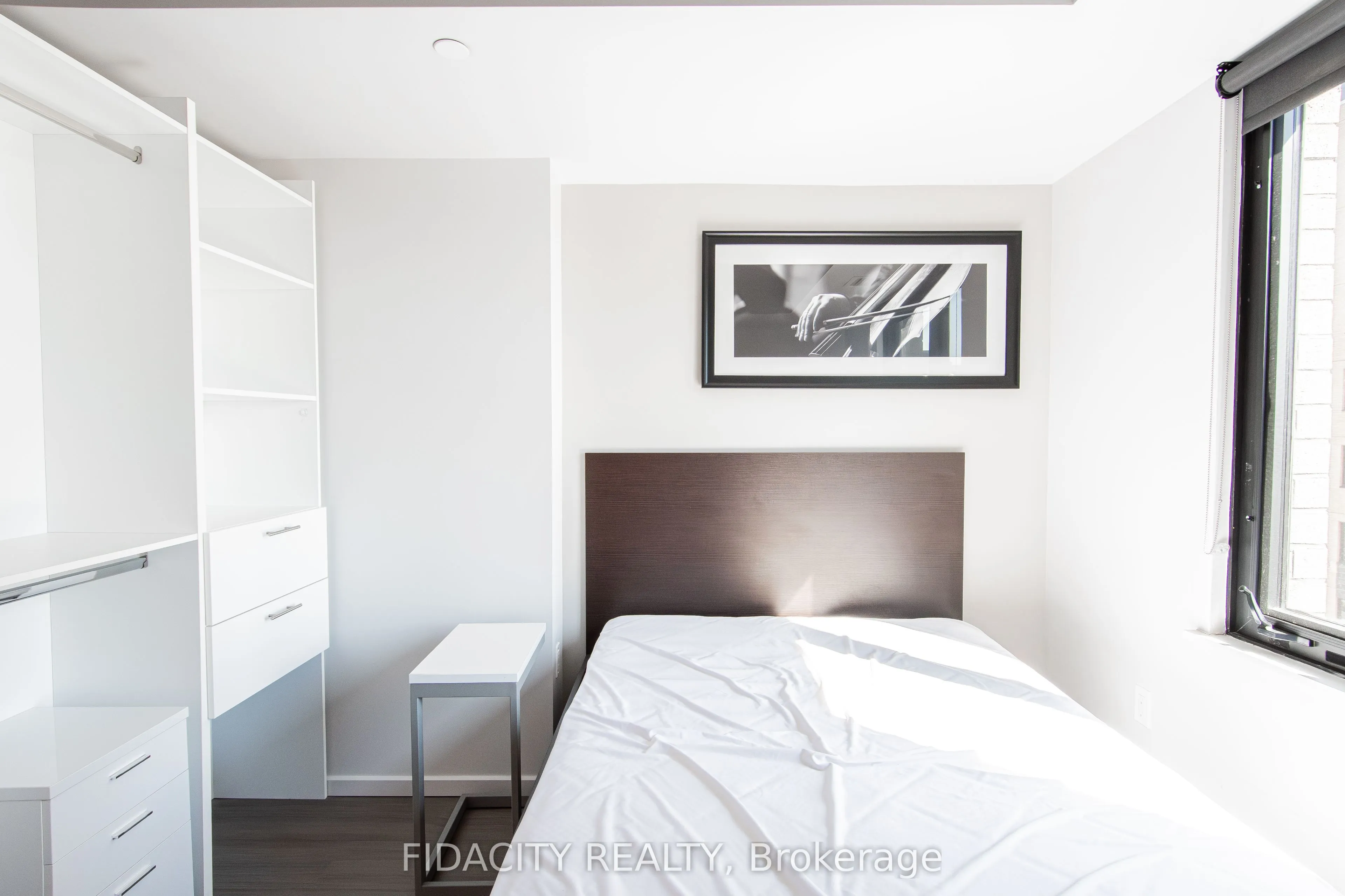 105 Champagne Avenue S #2912