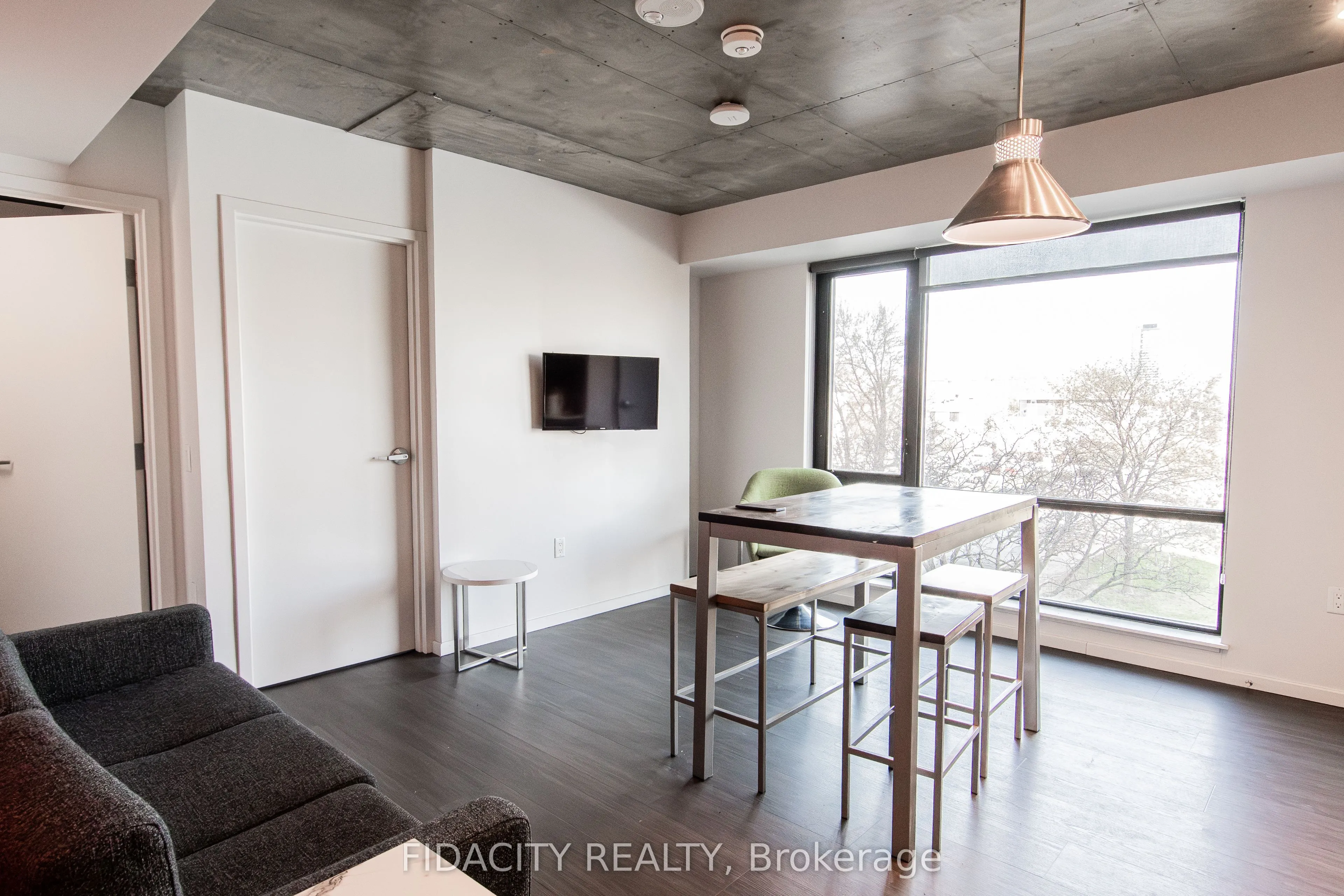 105 Champagne Avenue S #303