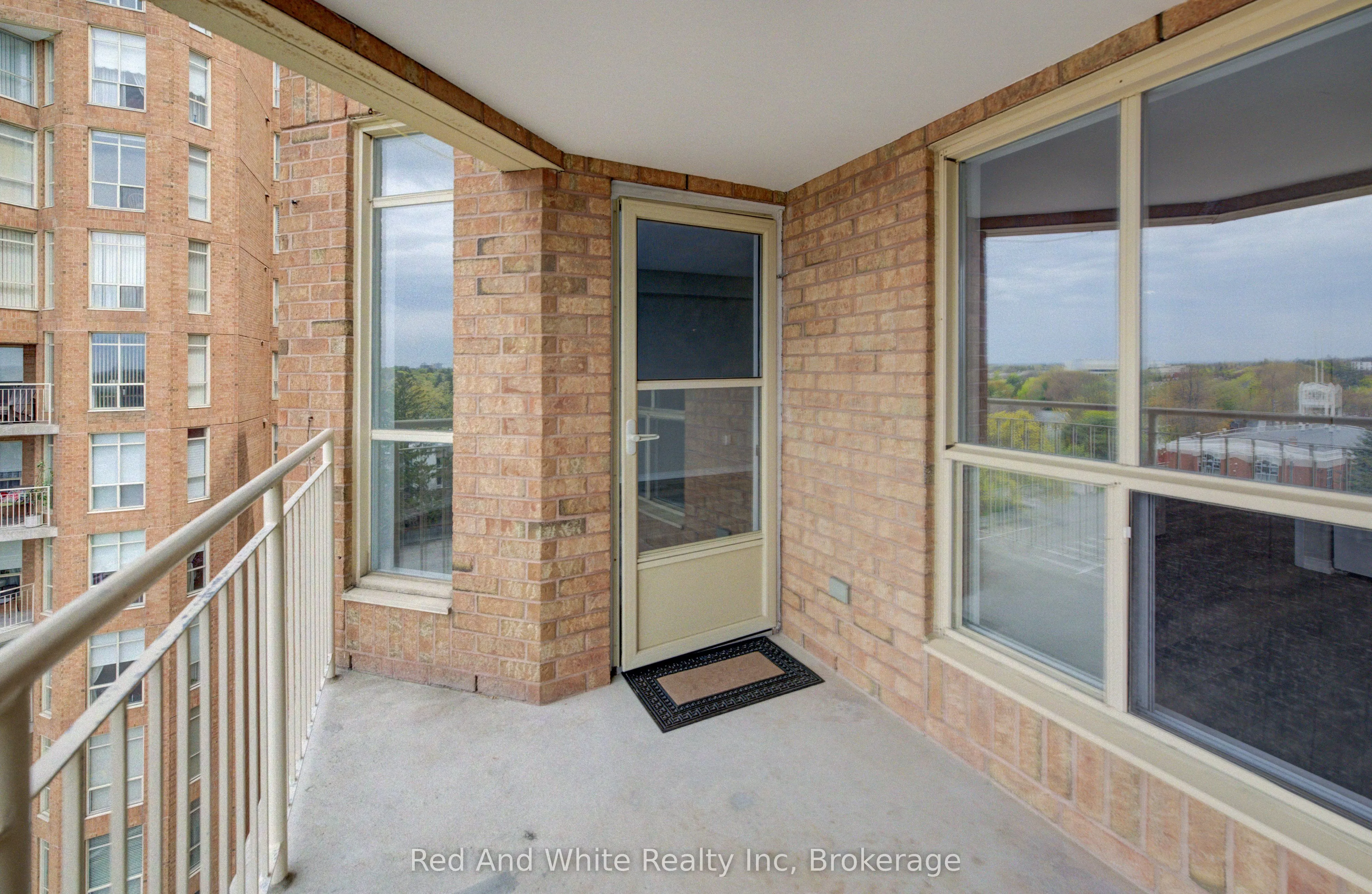 1414 King Street E #802