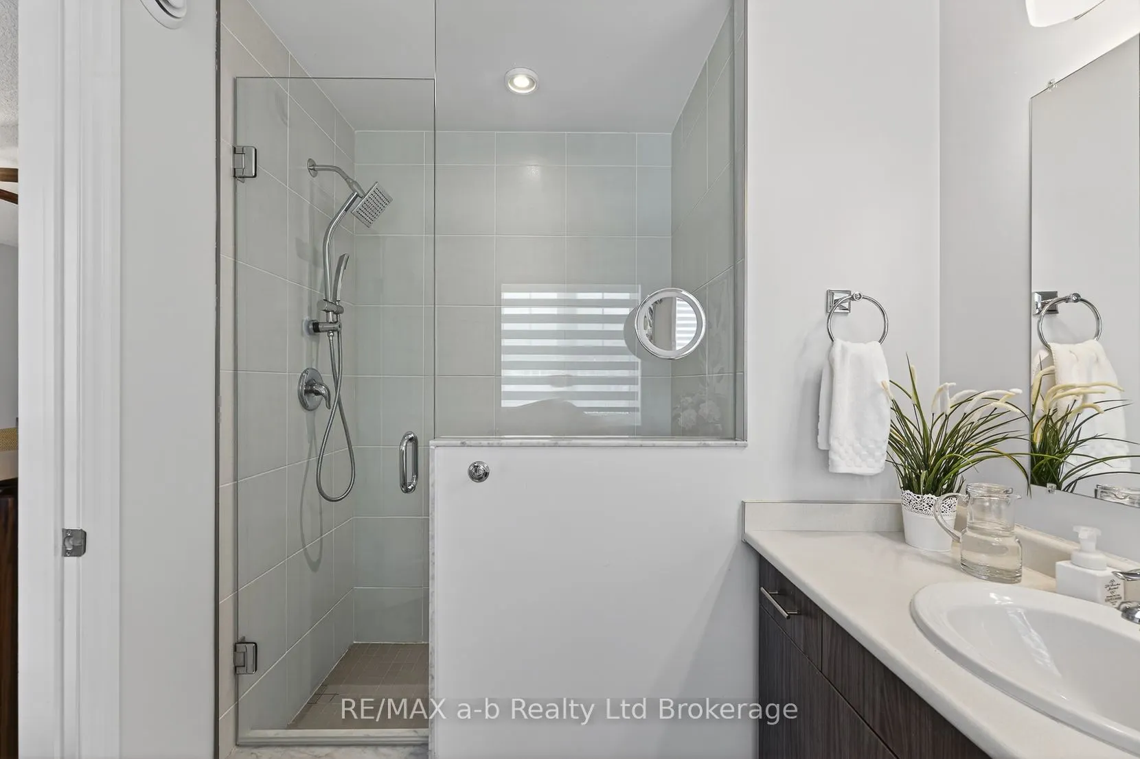 175 INGERSOLL Street N #28