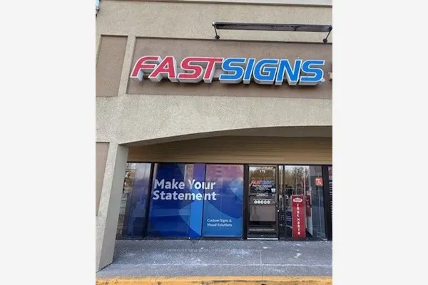 1685 Main Street W