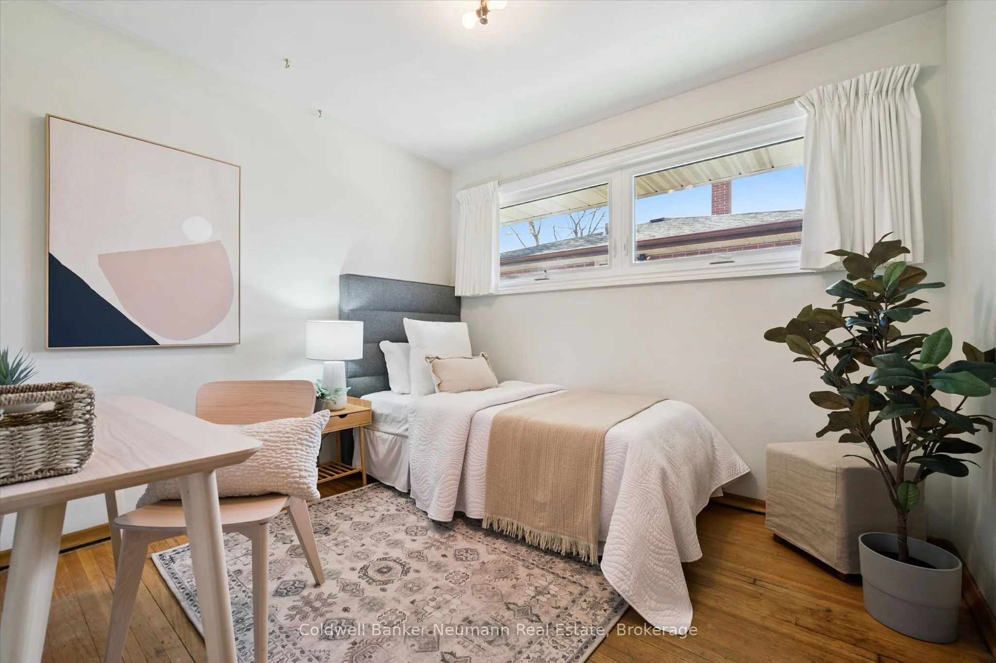 92 Victoria Road N