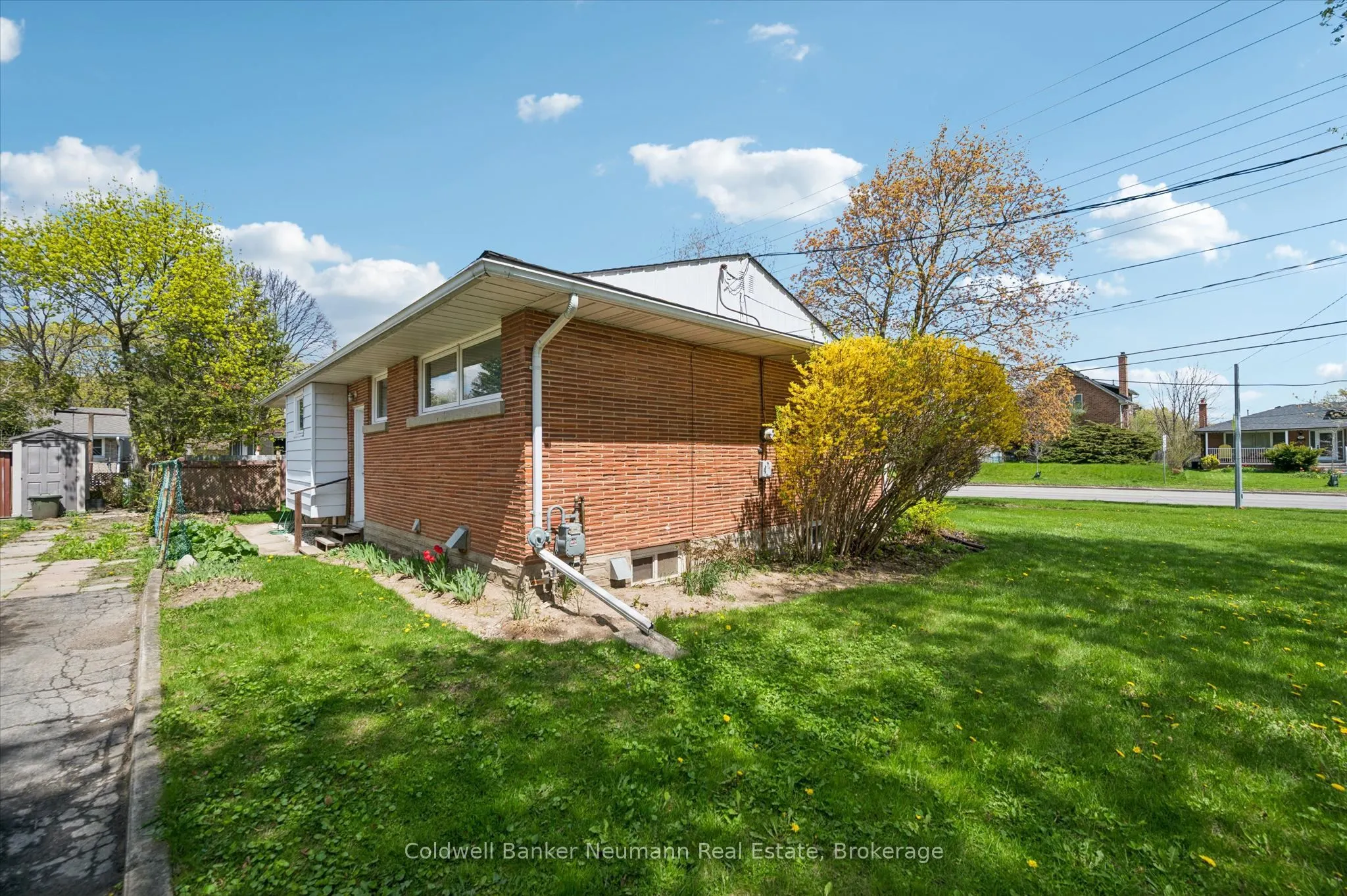 92 Victoria Road N