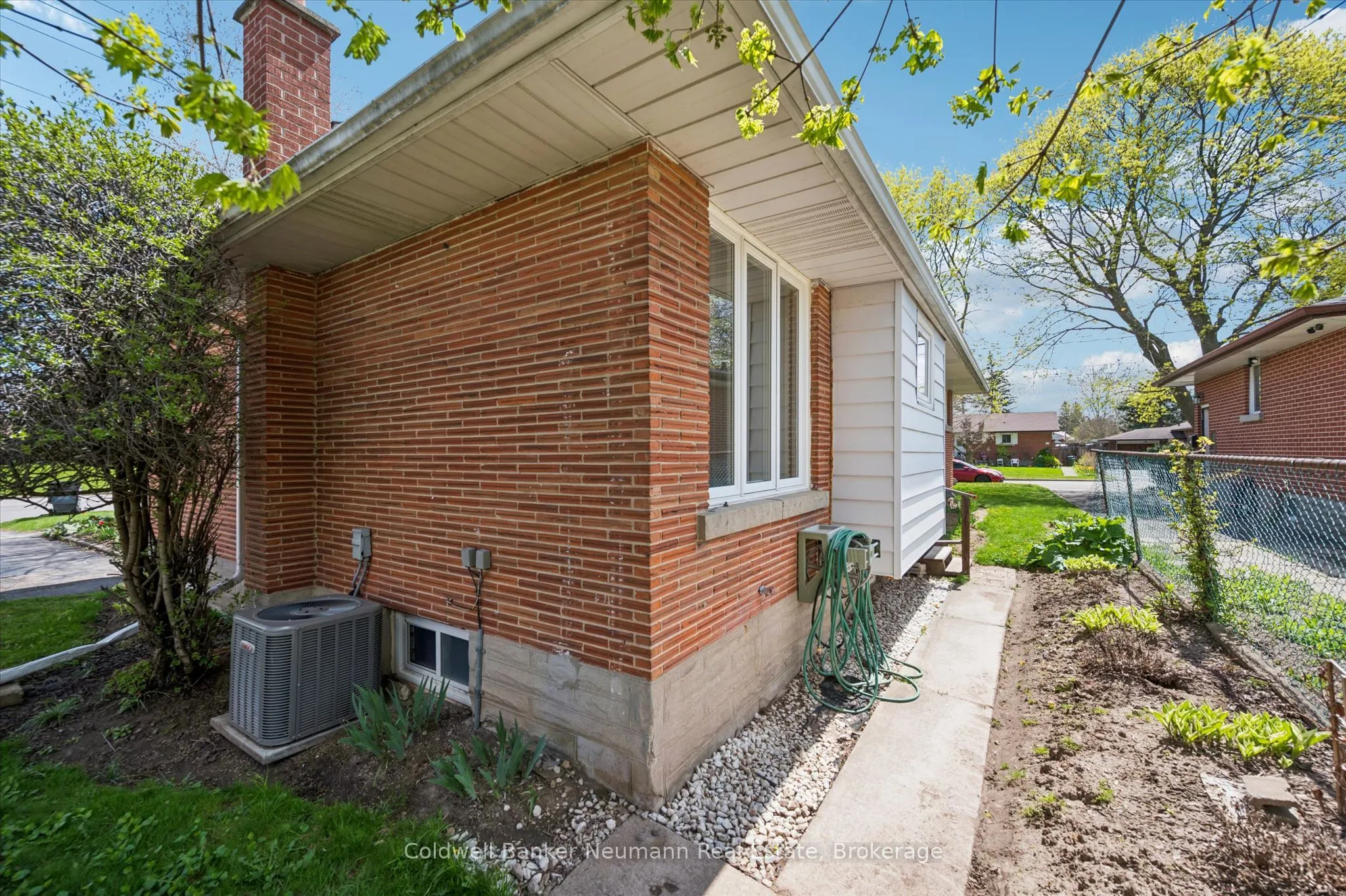 92 Victoria Road N