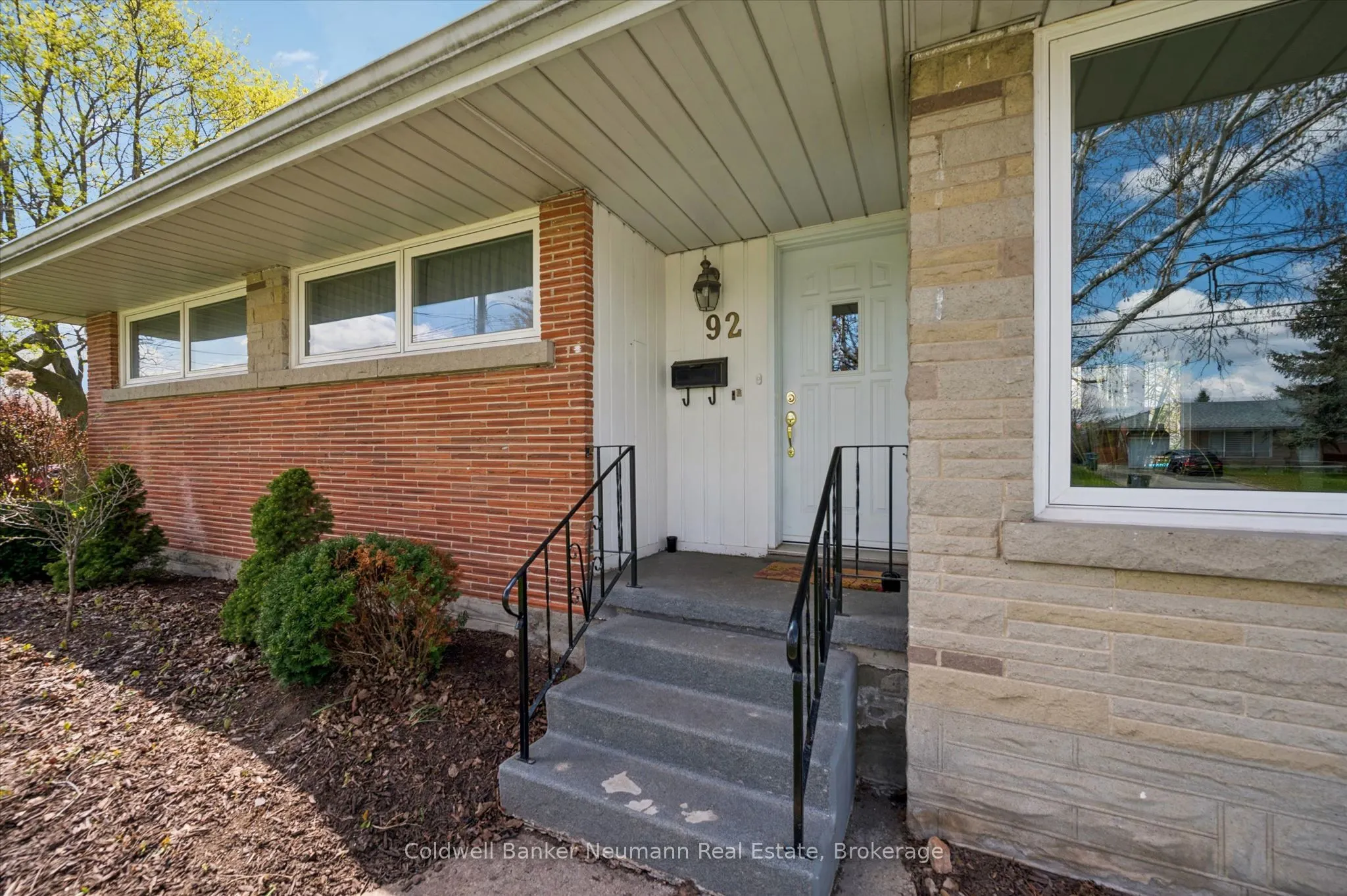 92 Victoria Road N