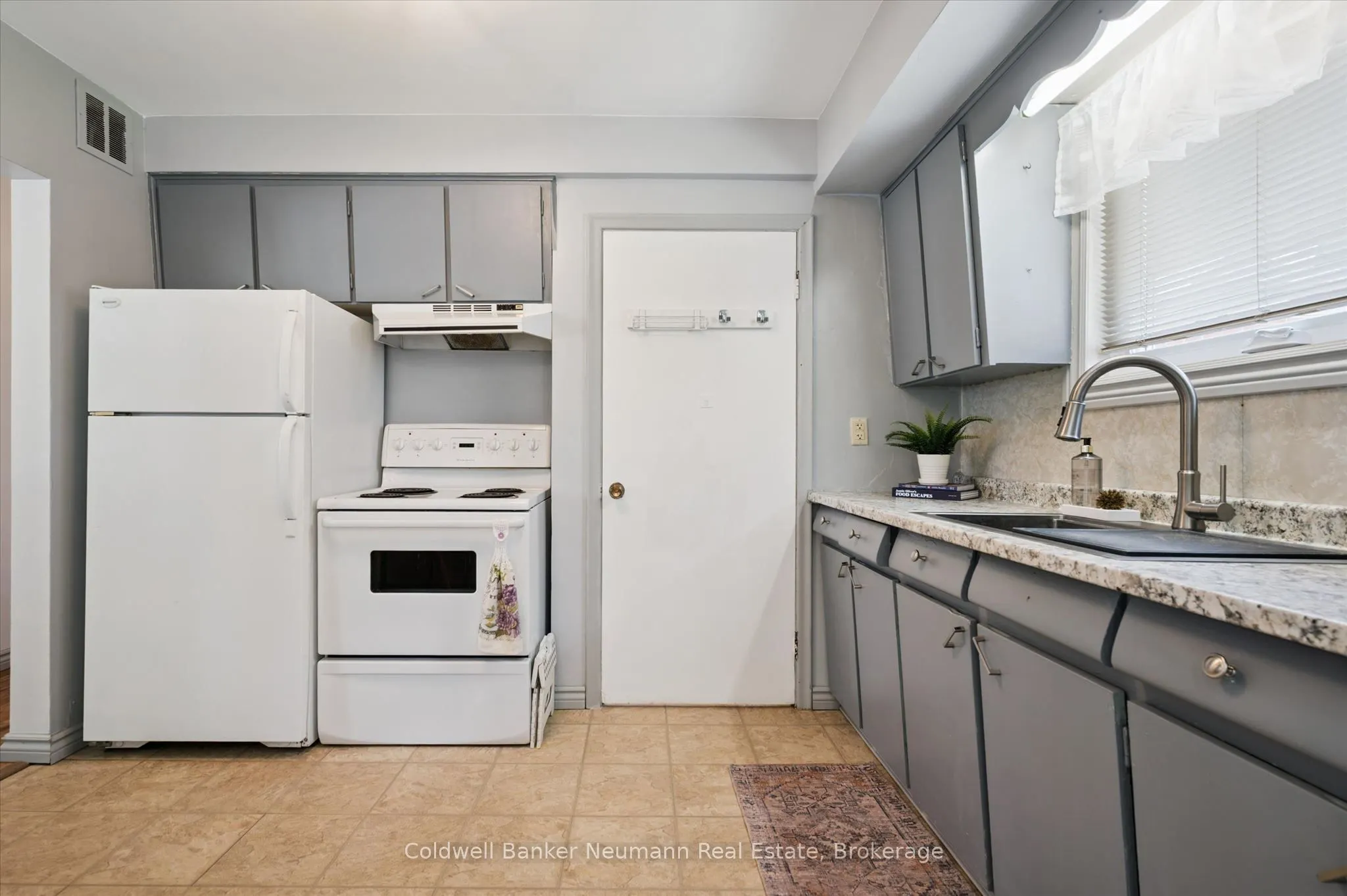 92 Victoria Road N