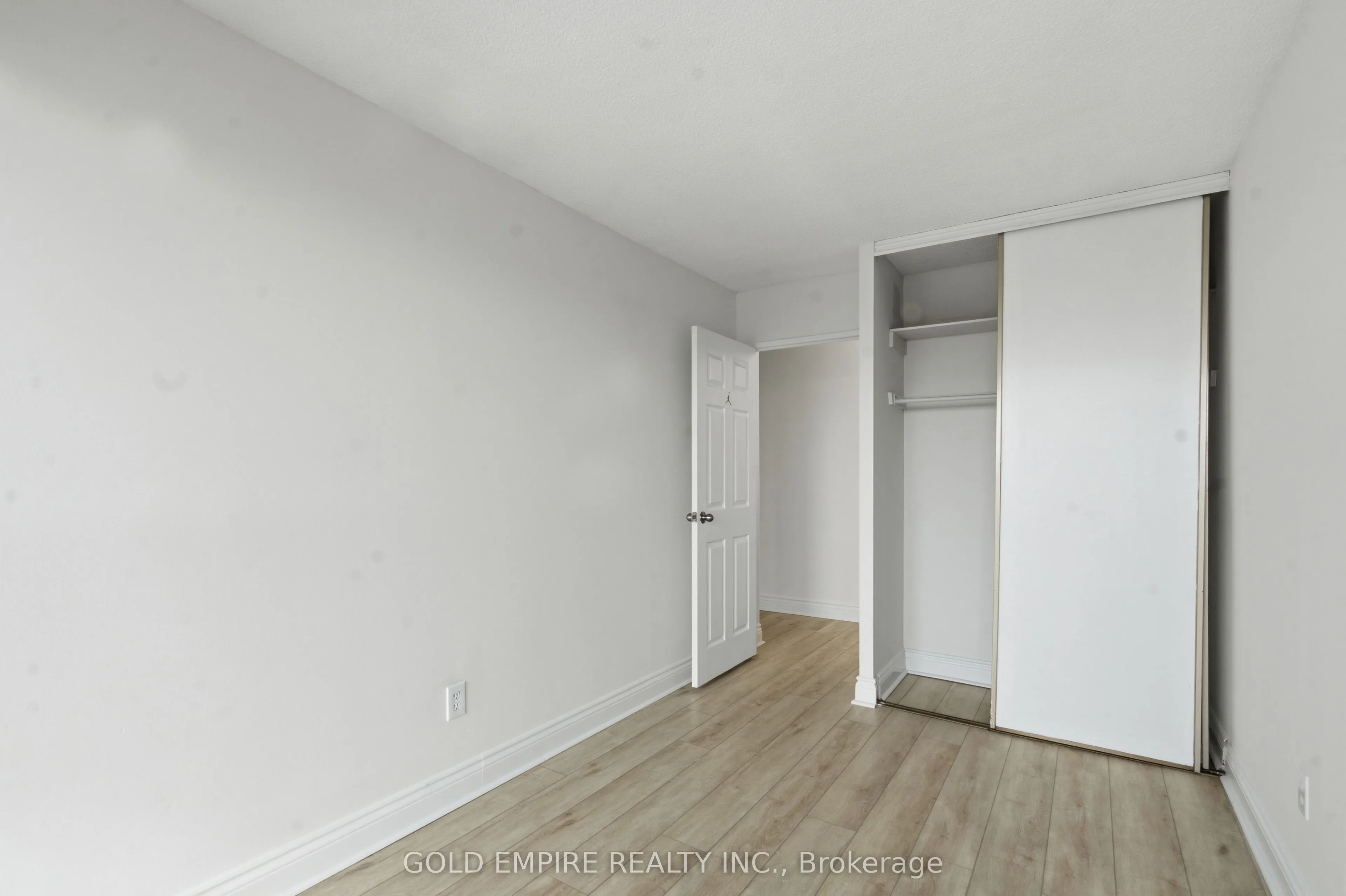 389 Dundas Street #701