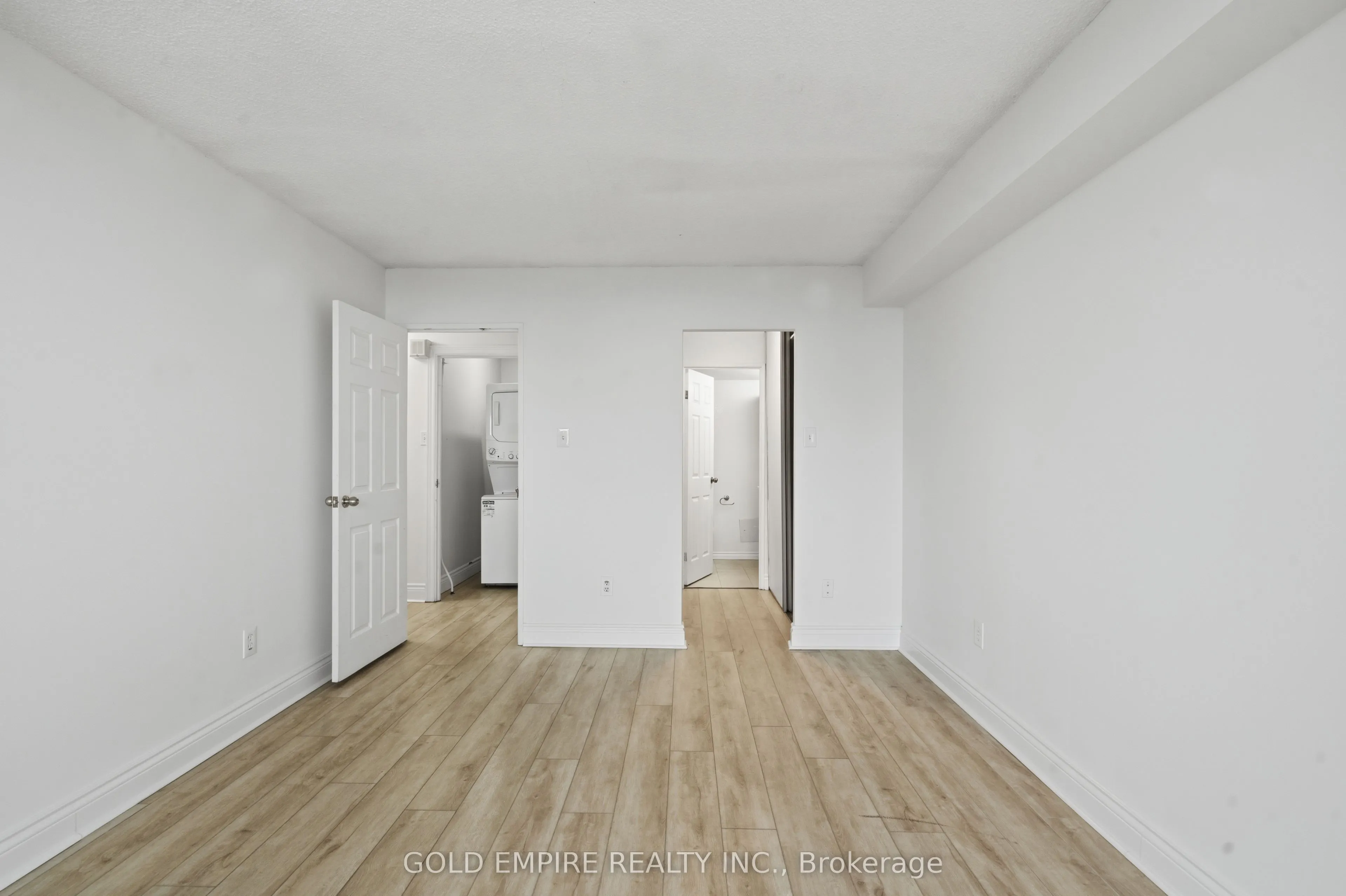 389 Dundas Street #701
