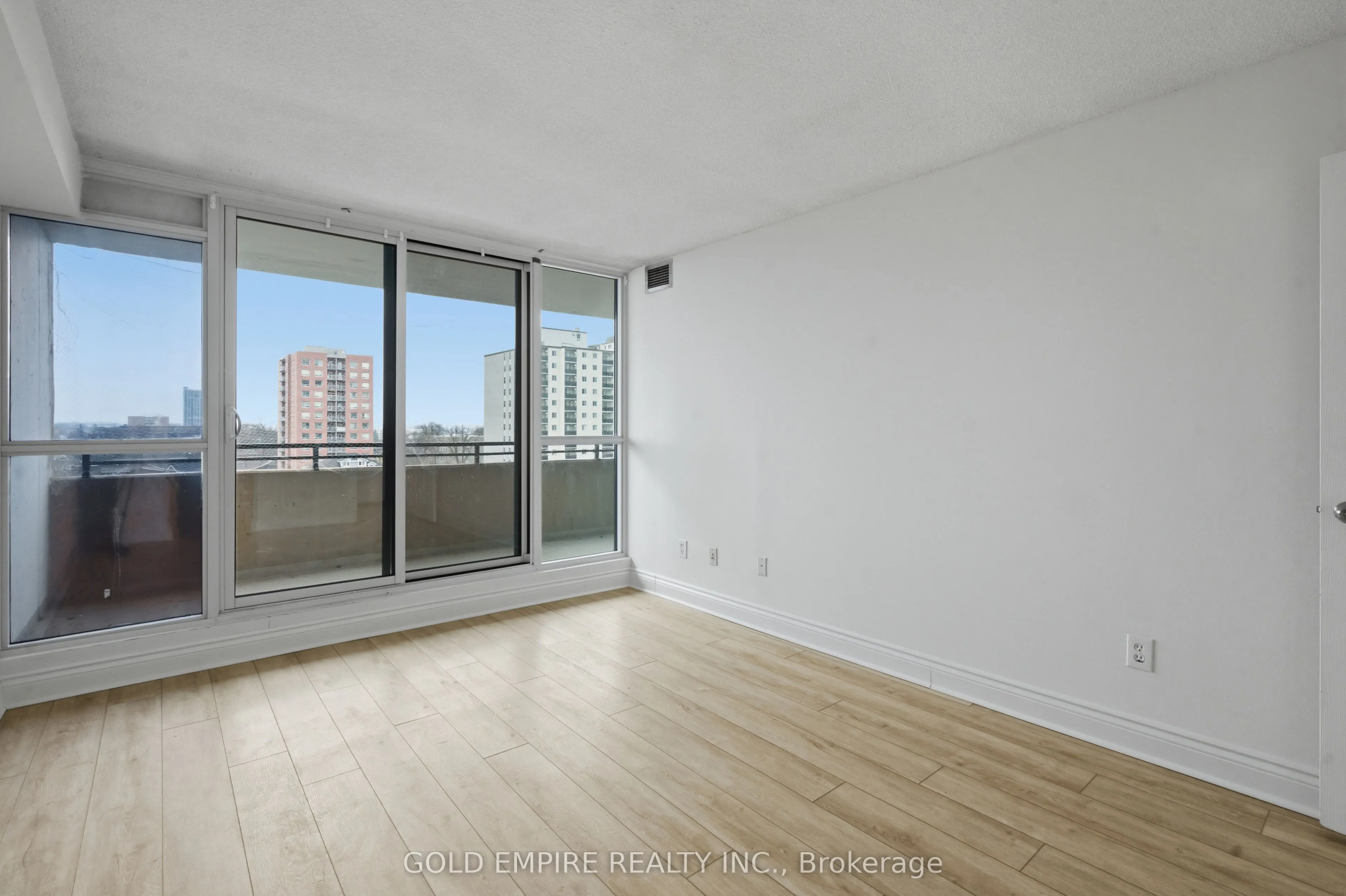 389 Dundas Street #701