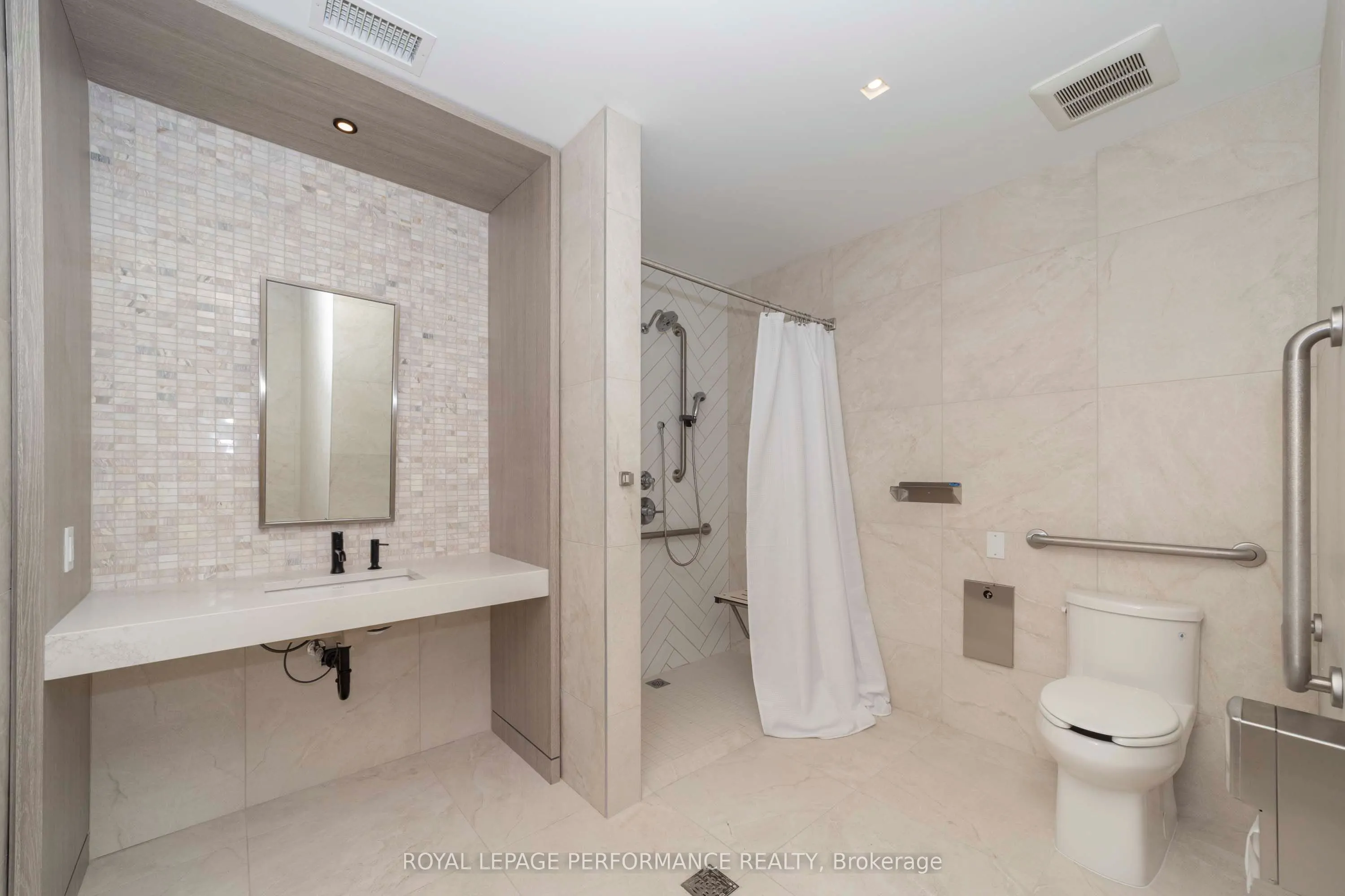 560 Rideau Street #517