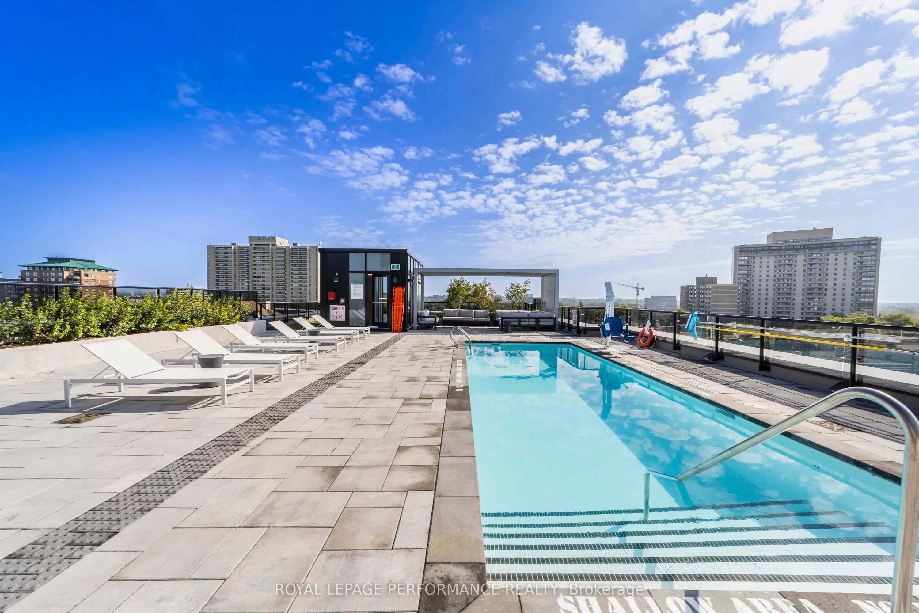 560 Rideau Street #517