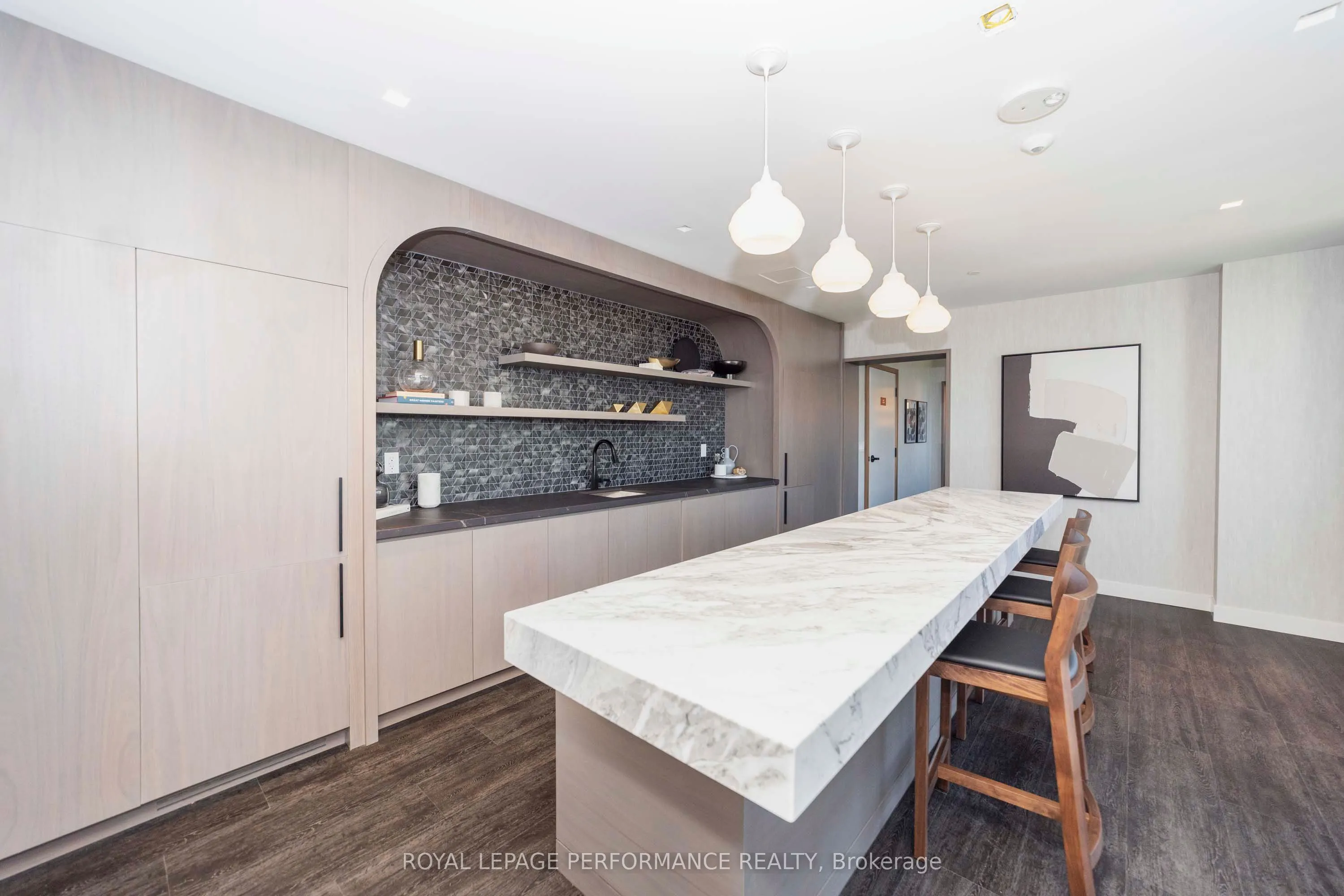 560 Rideau Street #517
