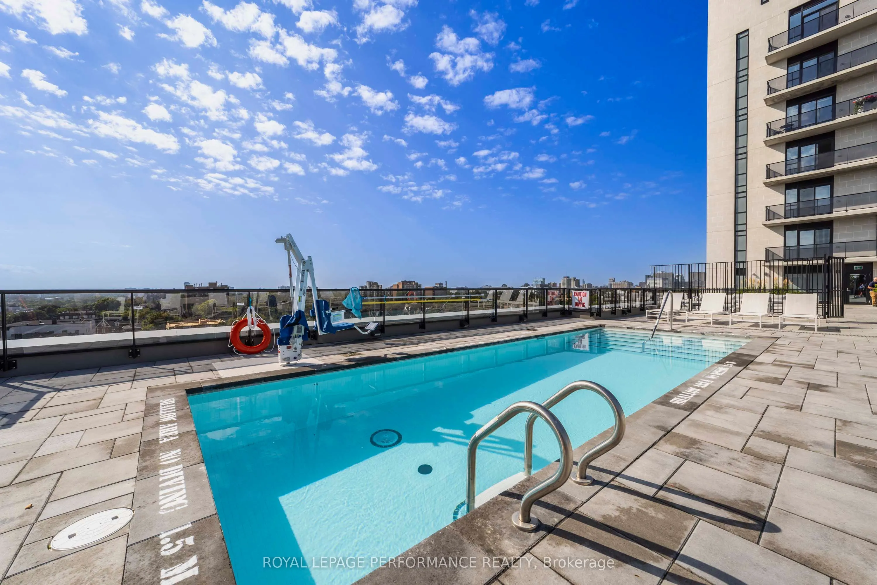560 Rideau Street #517