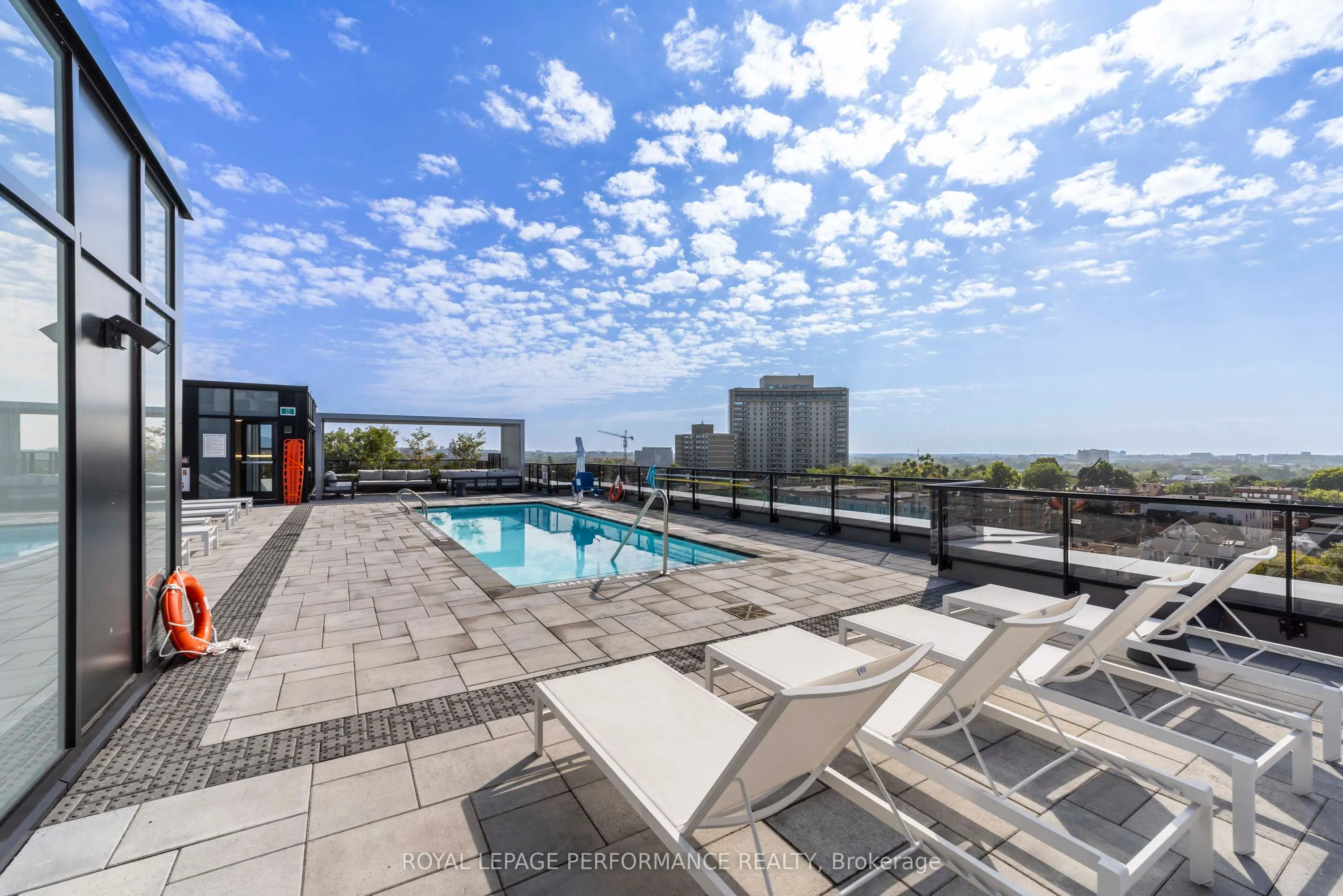 560 Rideau Street #517