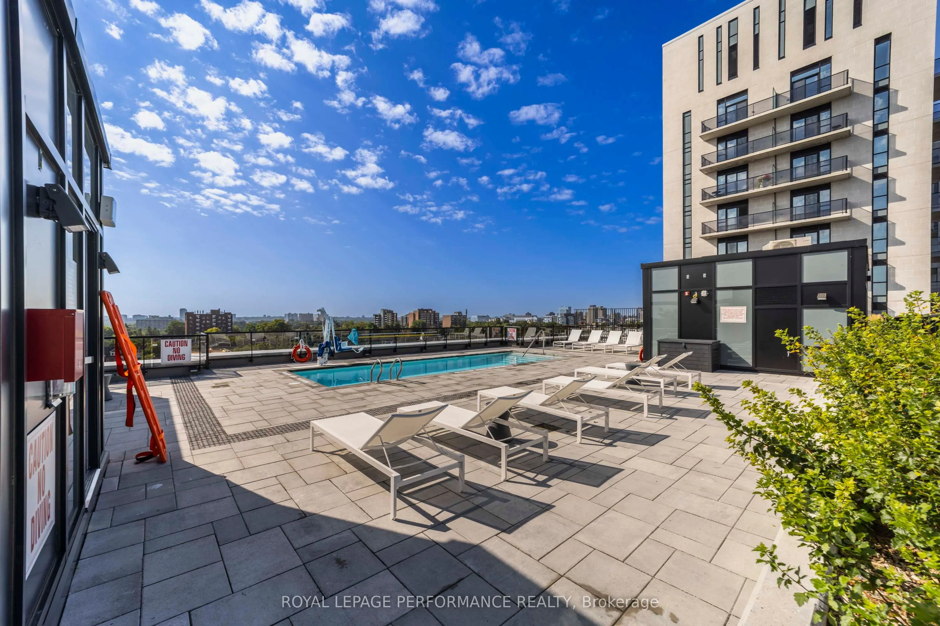 560 Rideau Street #517