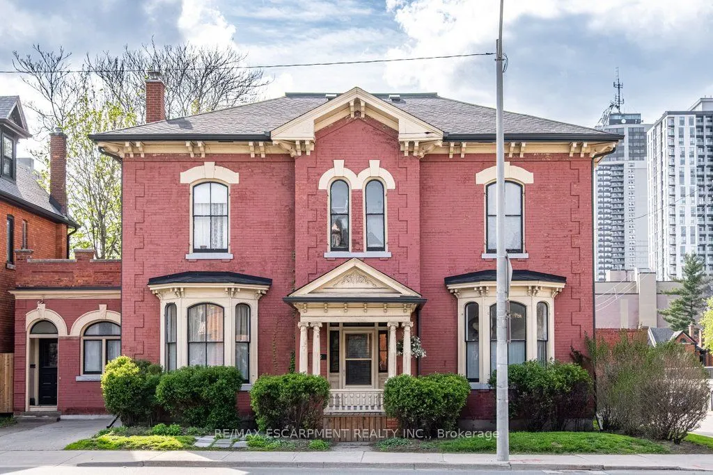 58 Wellington Street S
