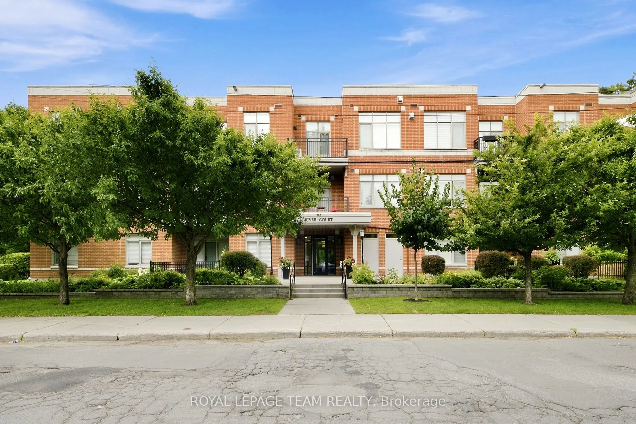 950 Marguerite Avenue #212