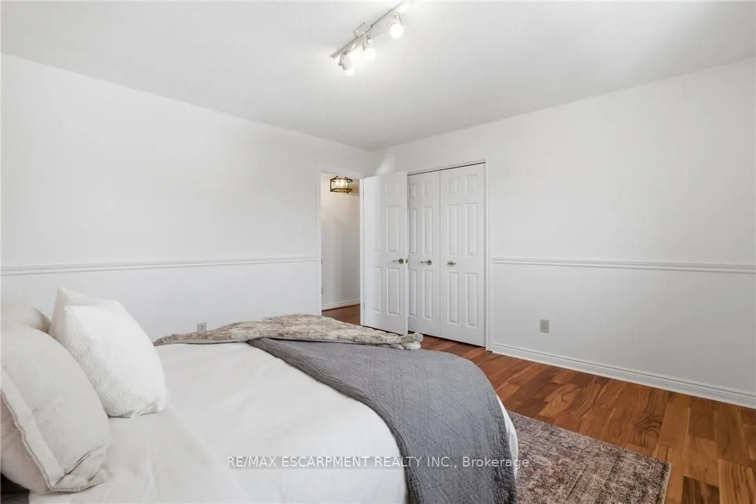 12 Sumner Crescent