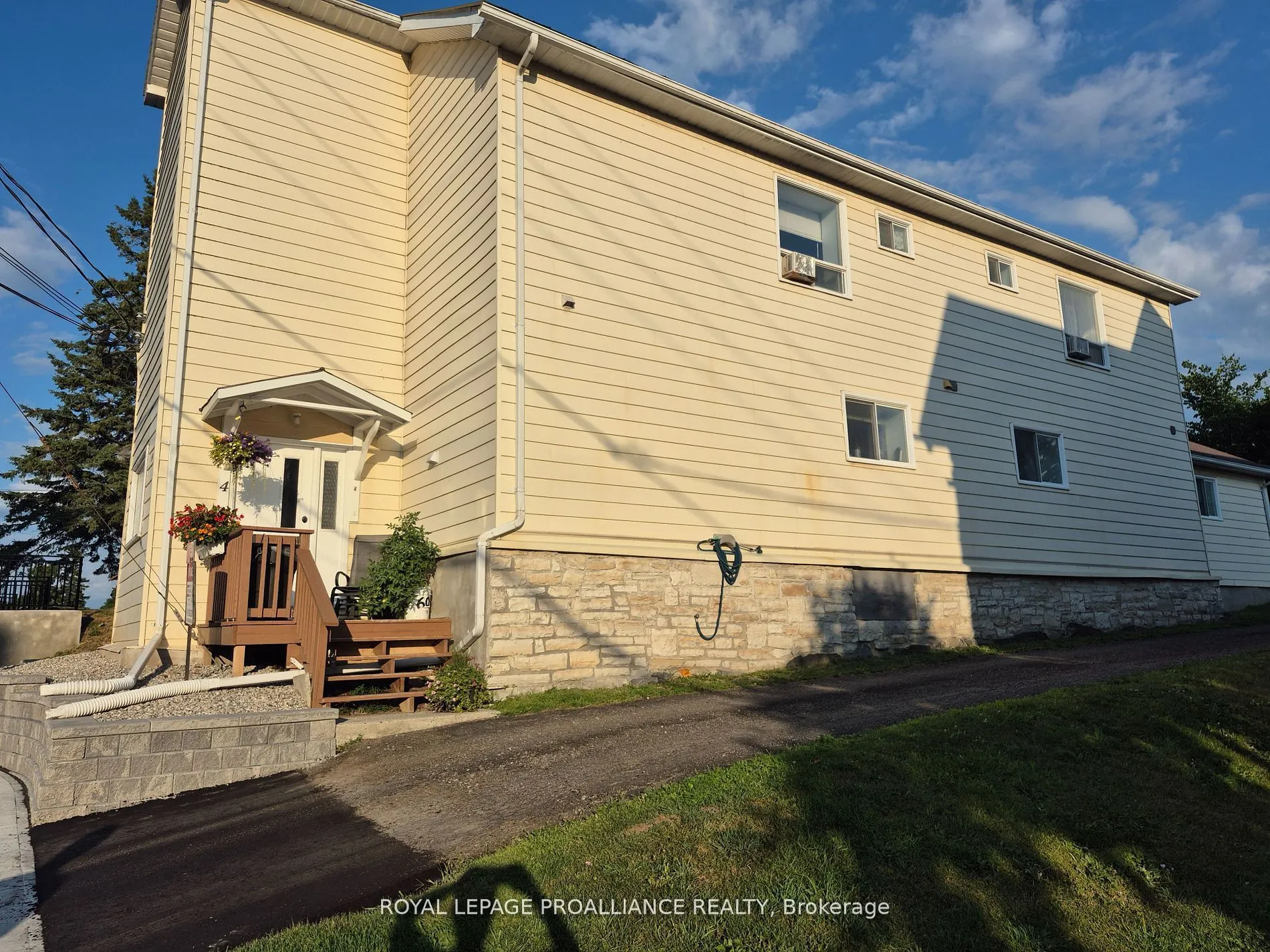 91 St. Lawrence Street E