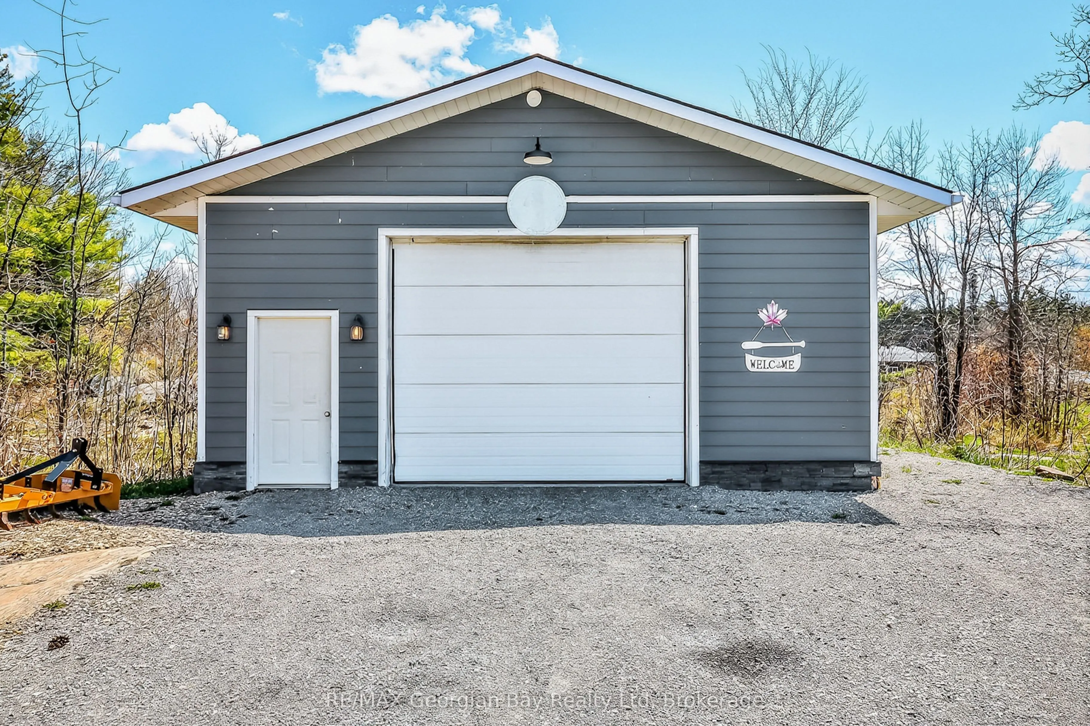 1432 HONEY HARBOUR Road