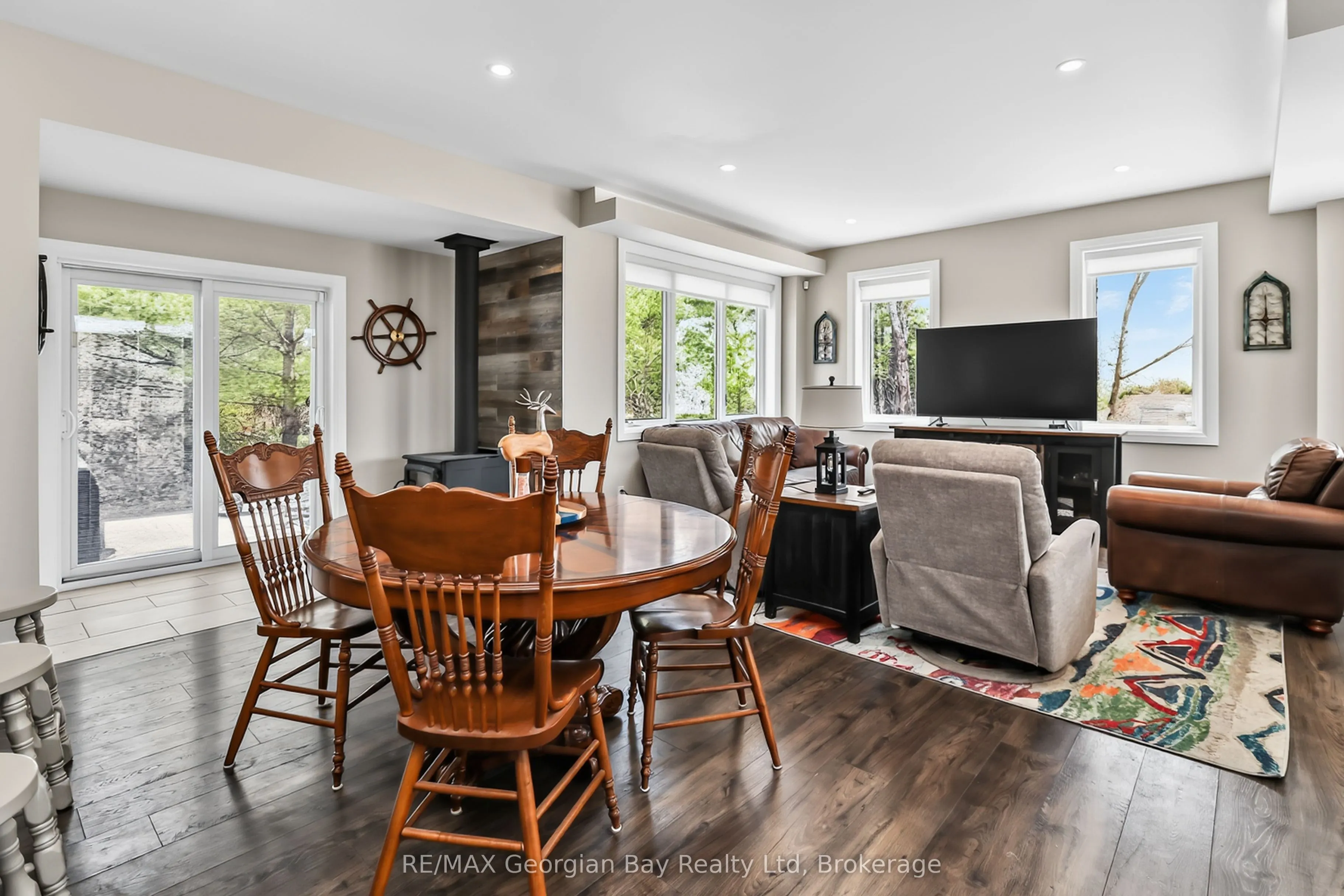 1432 HONEY HARBOUR Road