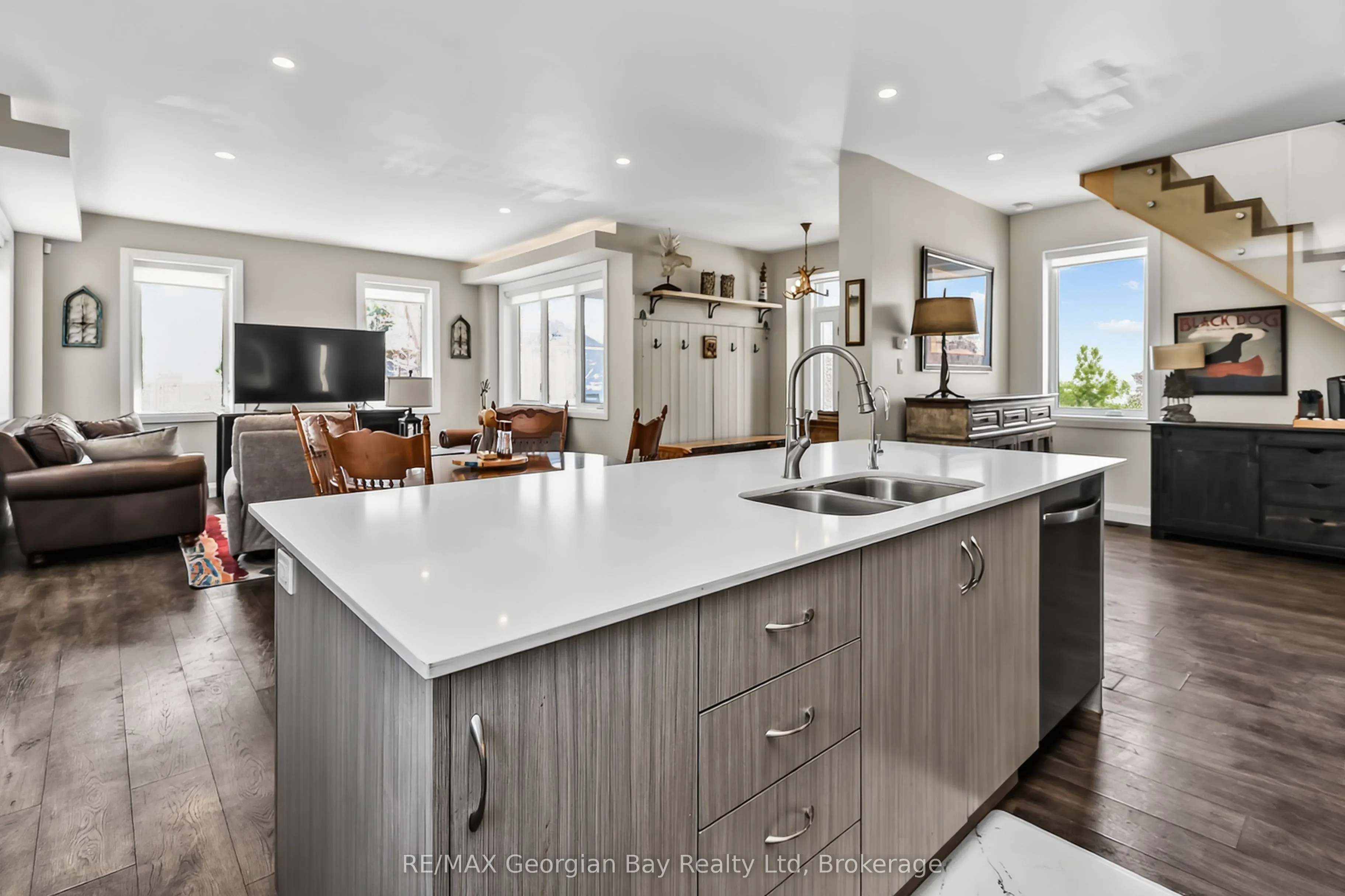 1432 HONEY HARBOUR Road