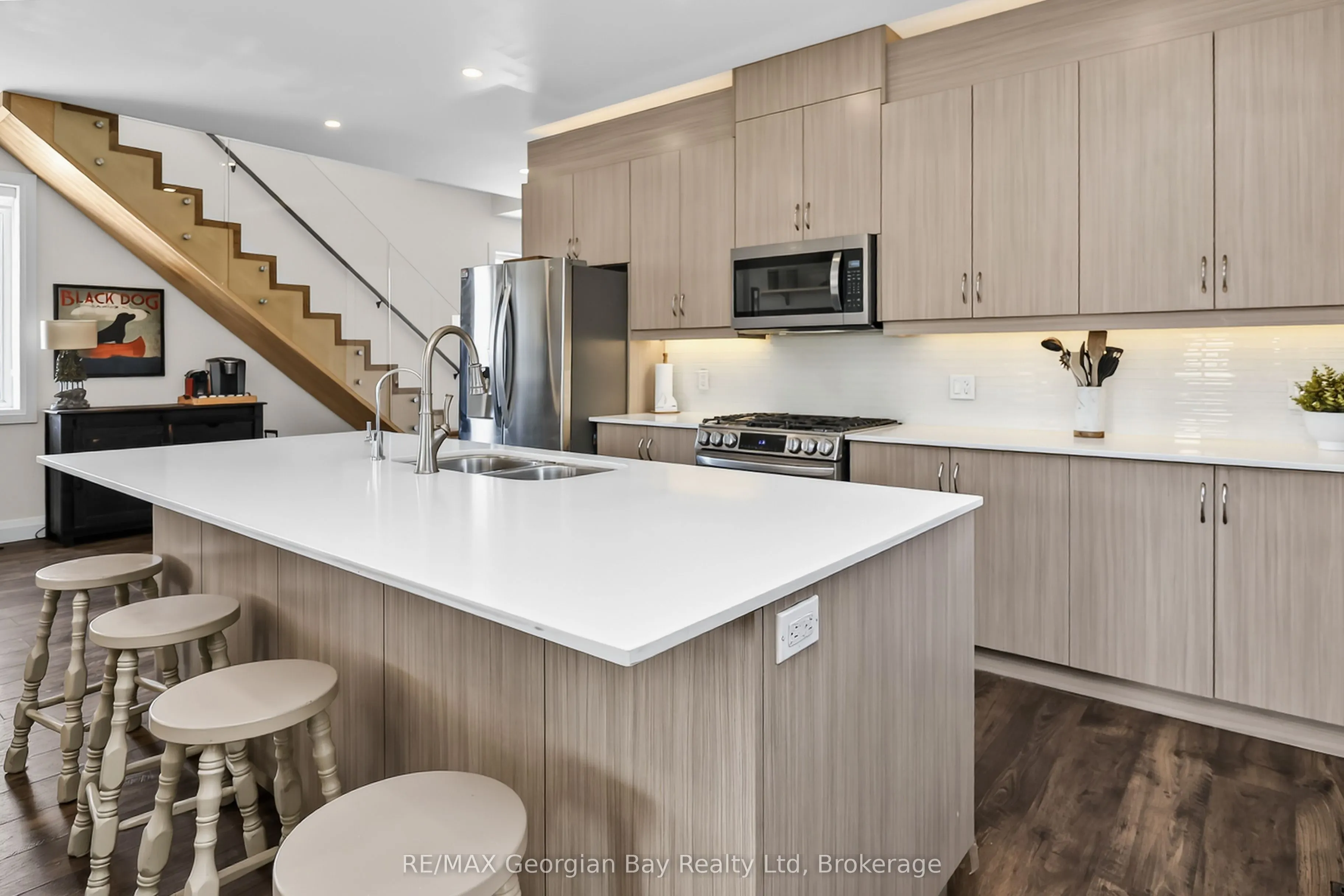 1432 HONEY HARBOUR Road