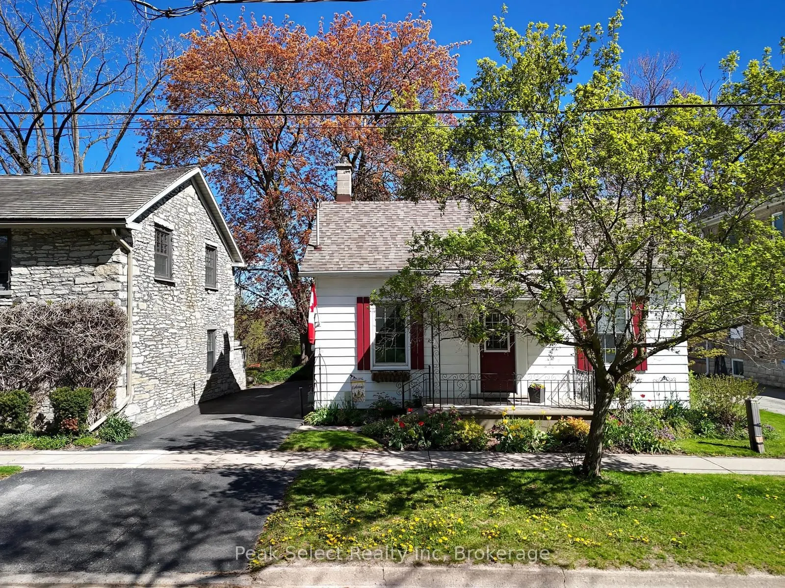 353 Queen Street E