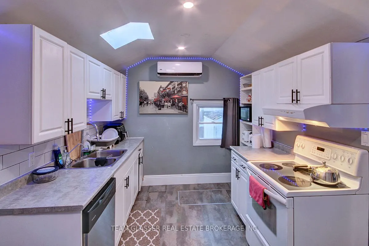225 Simcoe Street
