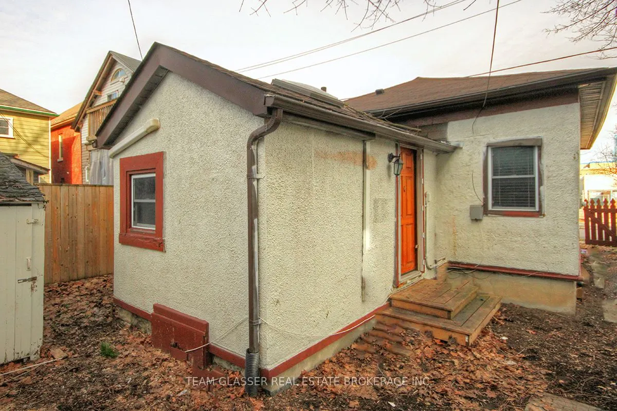 225 Simcoe Street